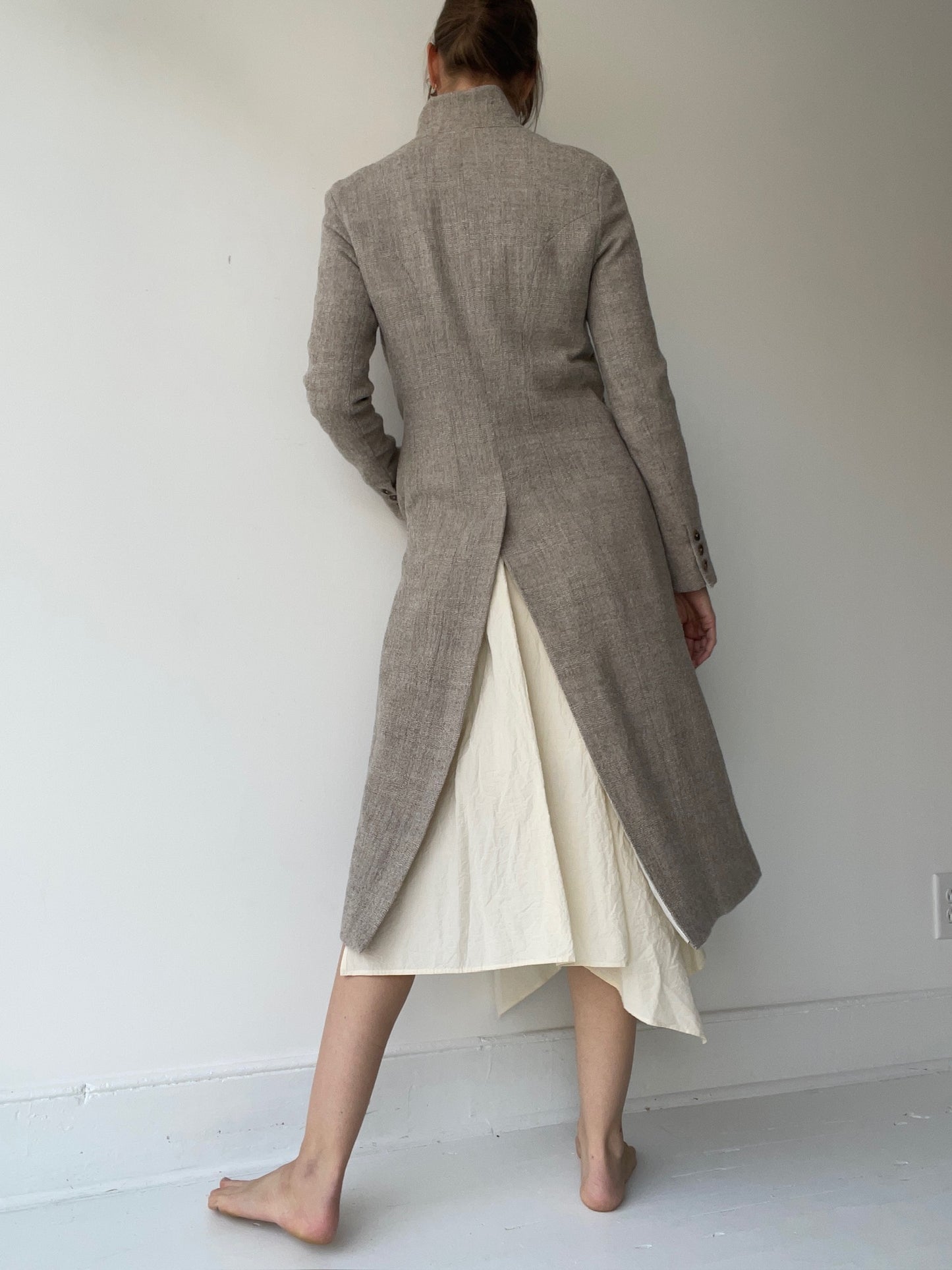 forme d’expression almond habit coat