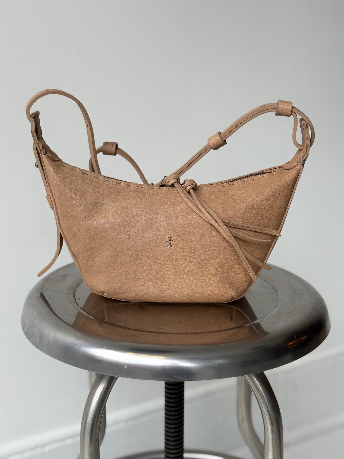 henry beguelin ilenia micro-old iron bag