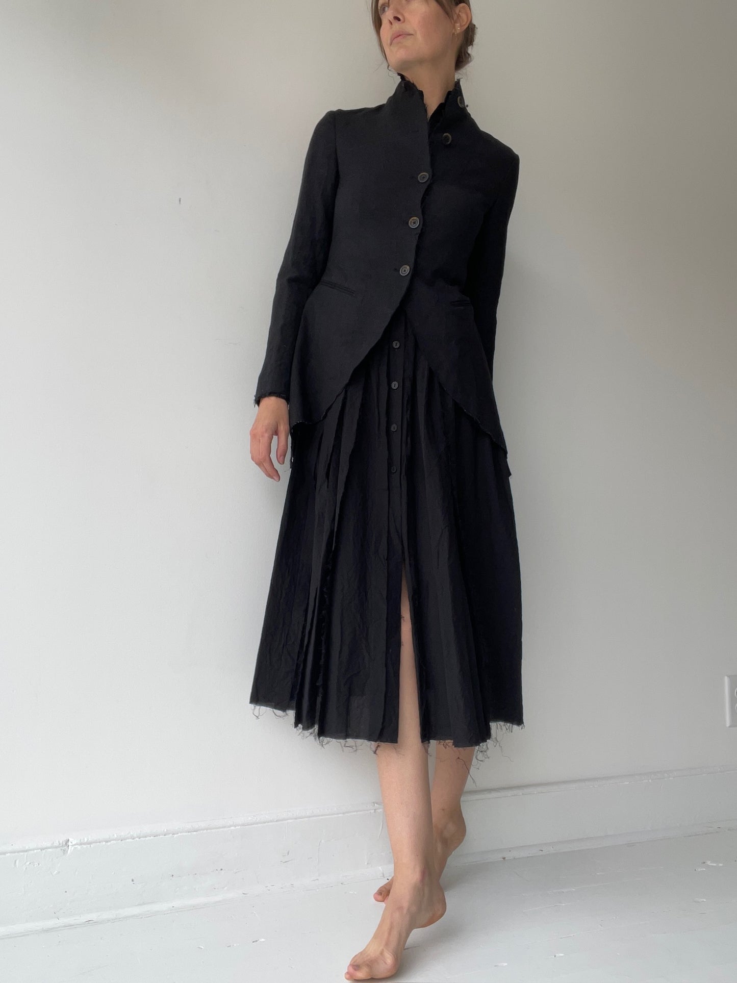 forme d’expression victorian raw-edged coat