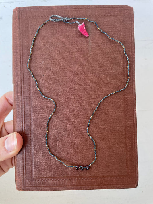 antomoon garnet beads necklace