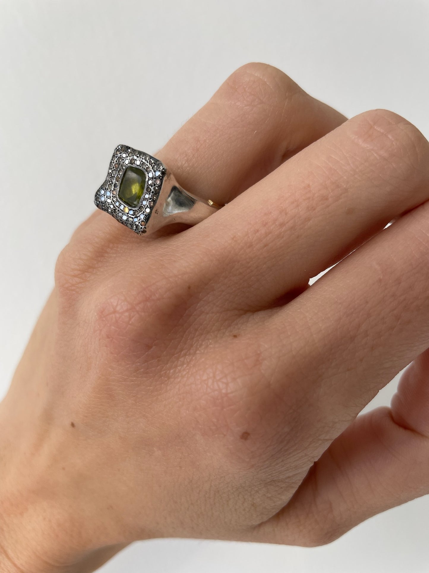 rosa maria leslie peridot ring