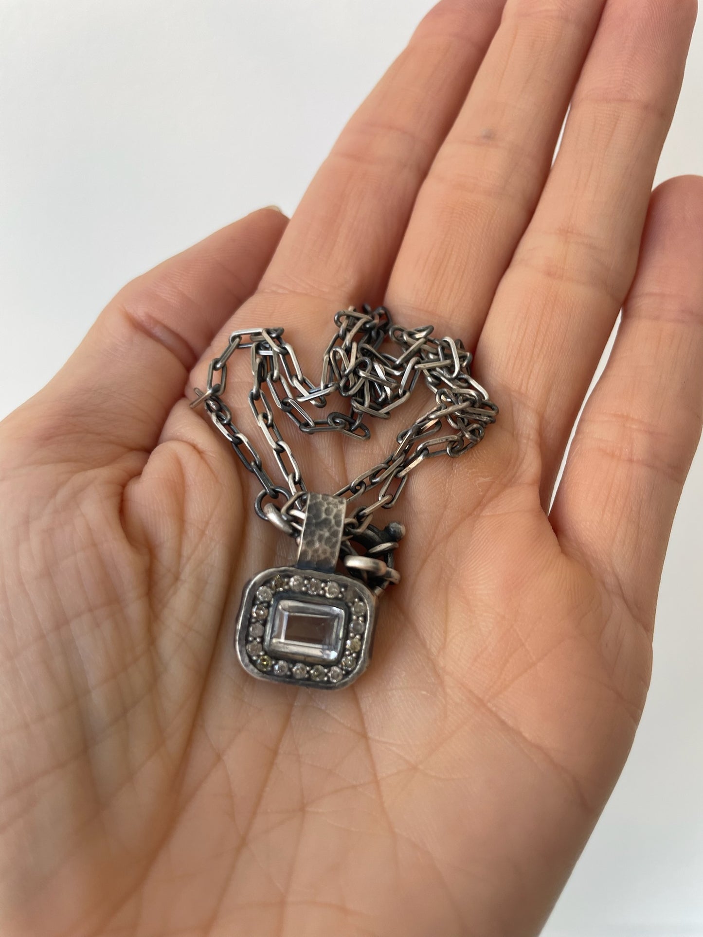 kundo glint necklace