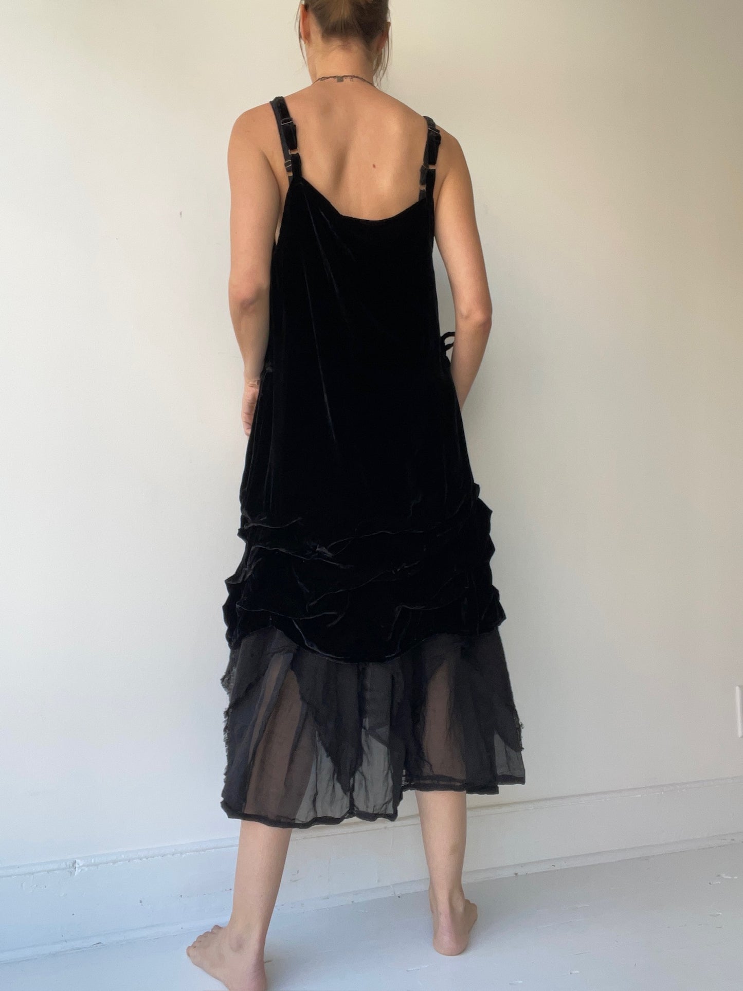 krista larson short wavey slip black velvet