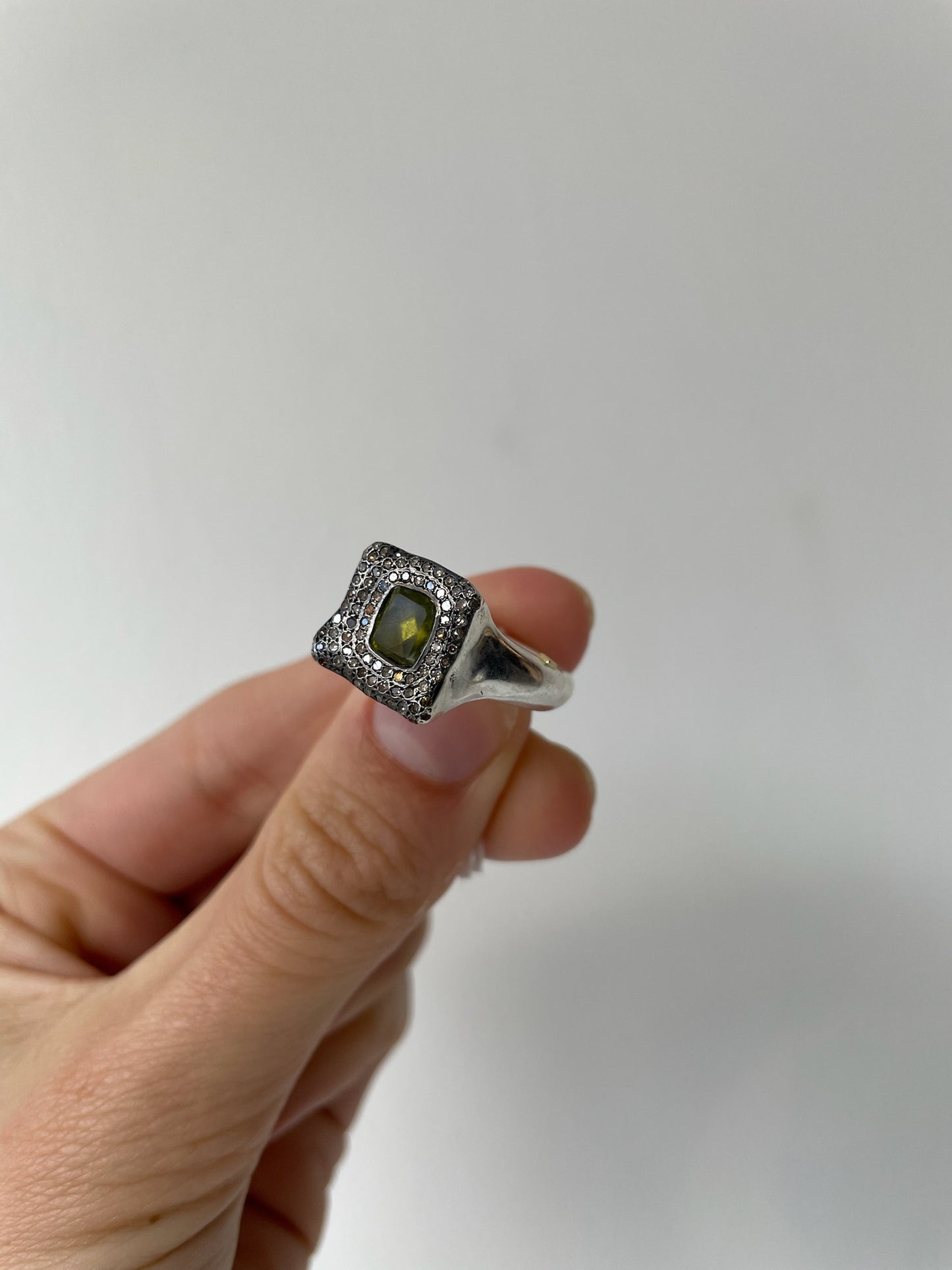 rosa maria leslie peridot ring