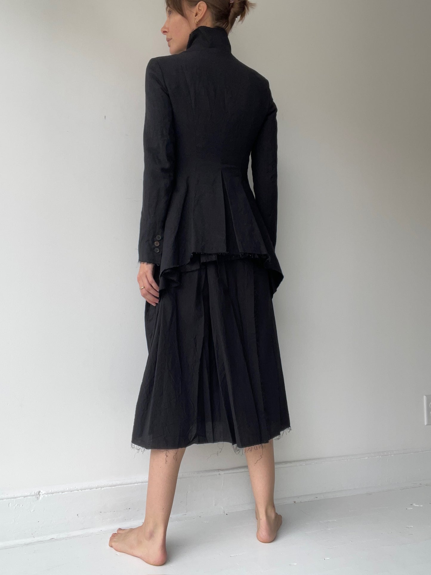 forme d’expression victorian raw-edged coat