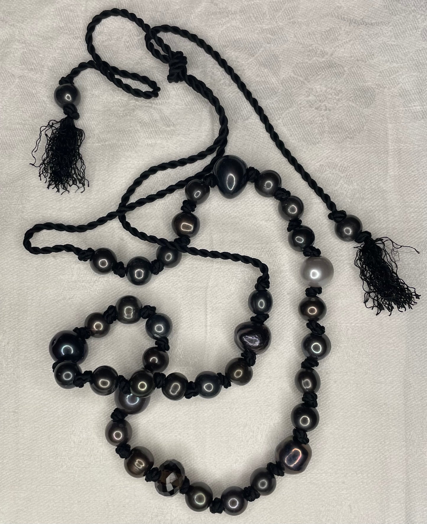 kundo black hoku necklace