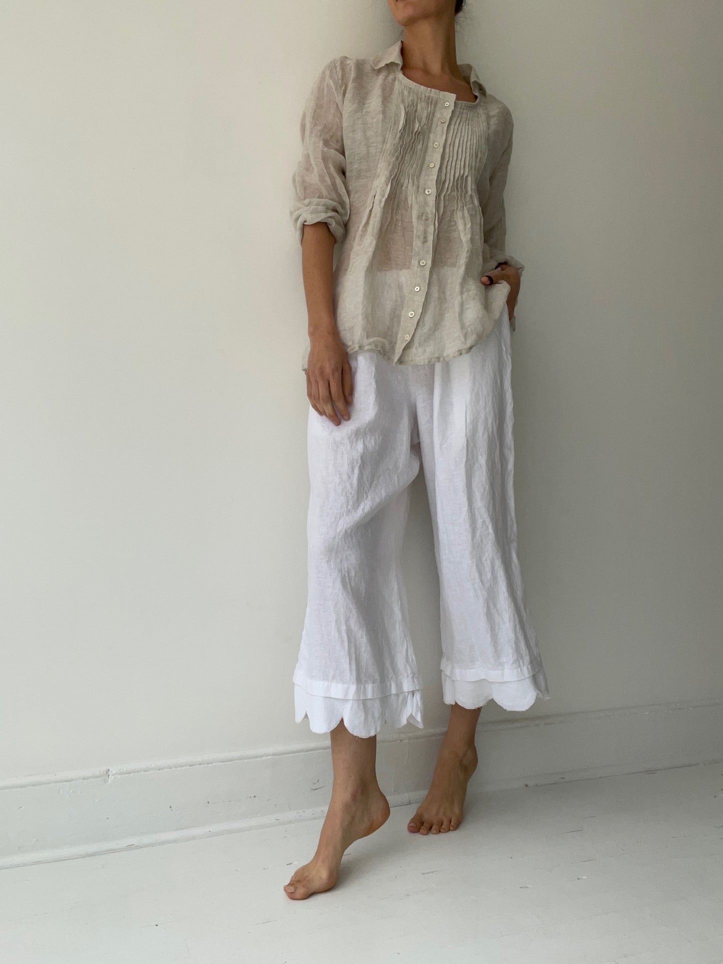 krista larson scalloped pants WHITE