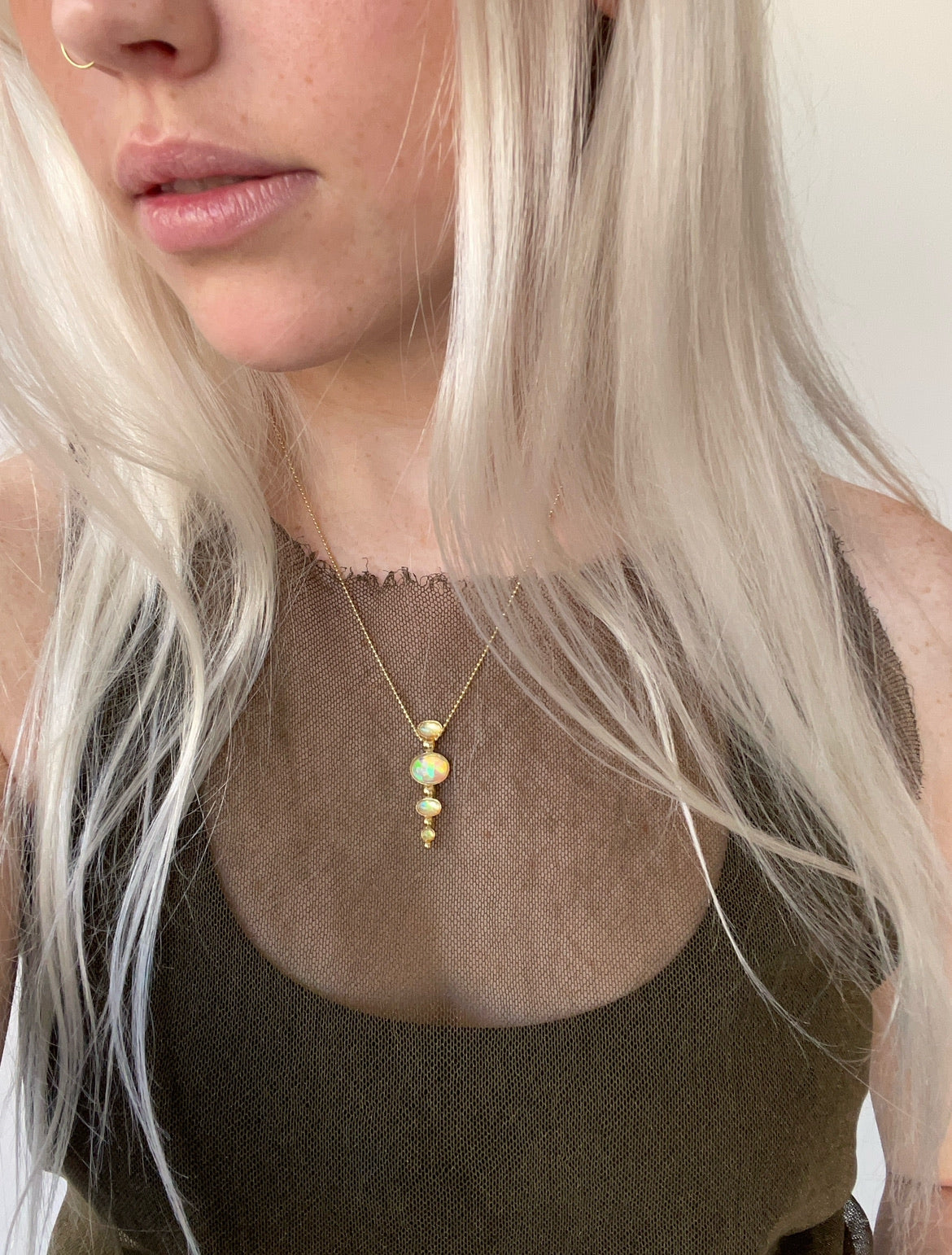 lionette alba pendant necklace