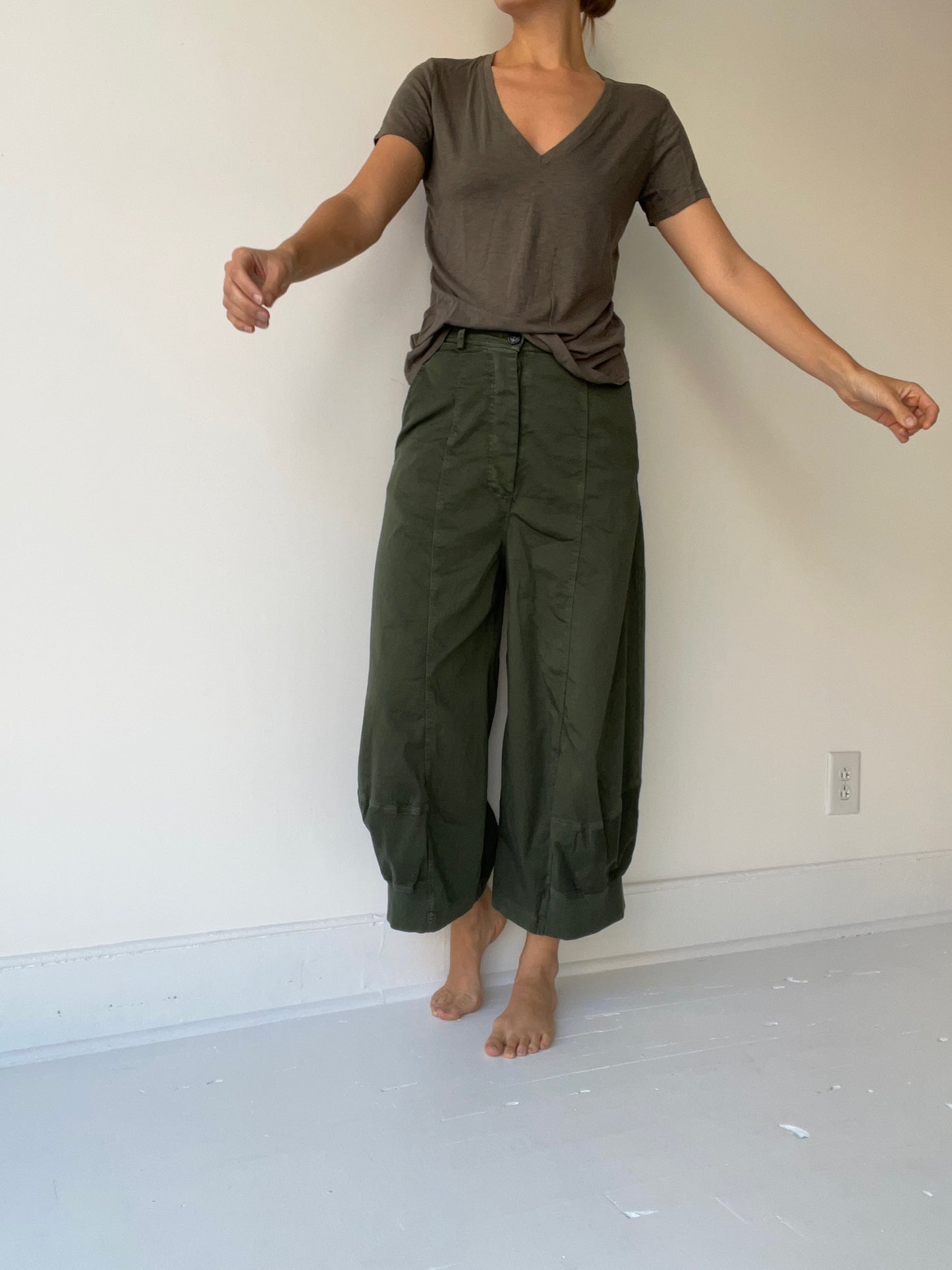 short sleeve OLIVE v-neck tee