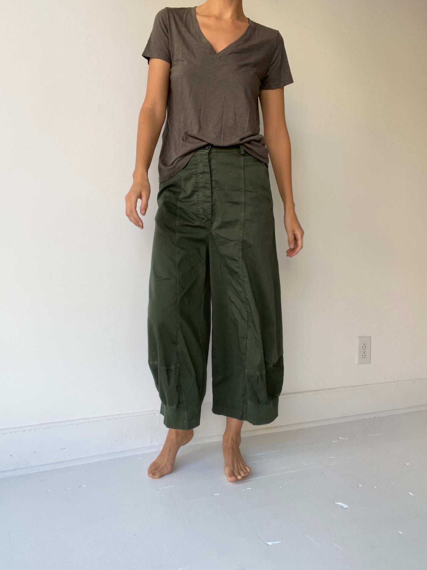 short sleeve OLIVE v-neck tee