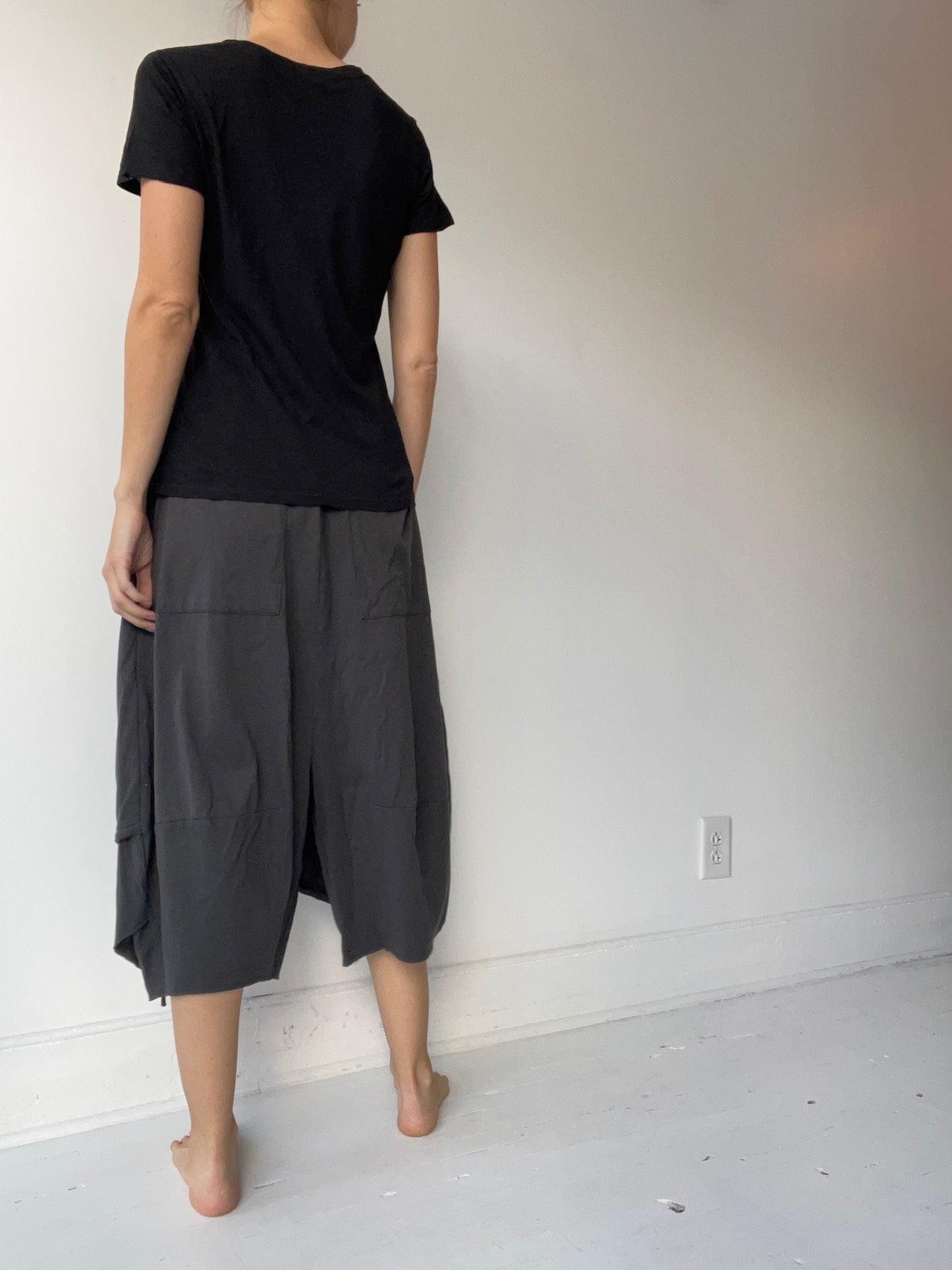 it is well black short sleeve v-neck tee
