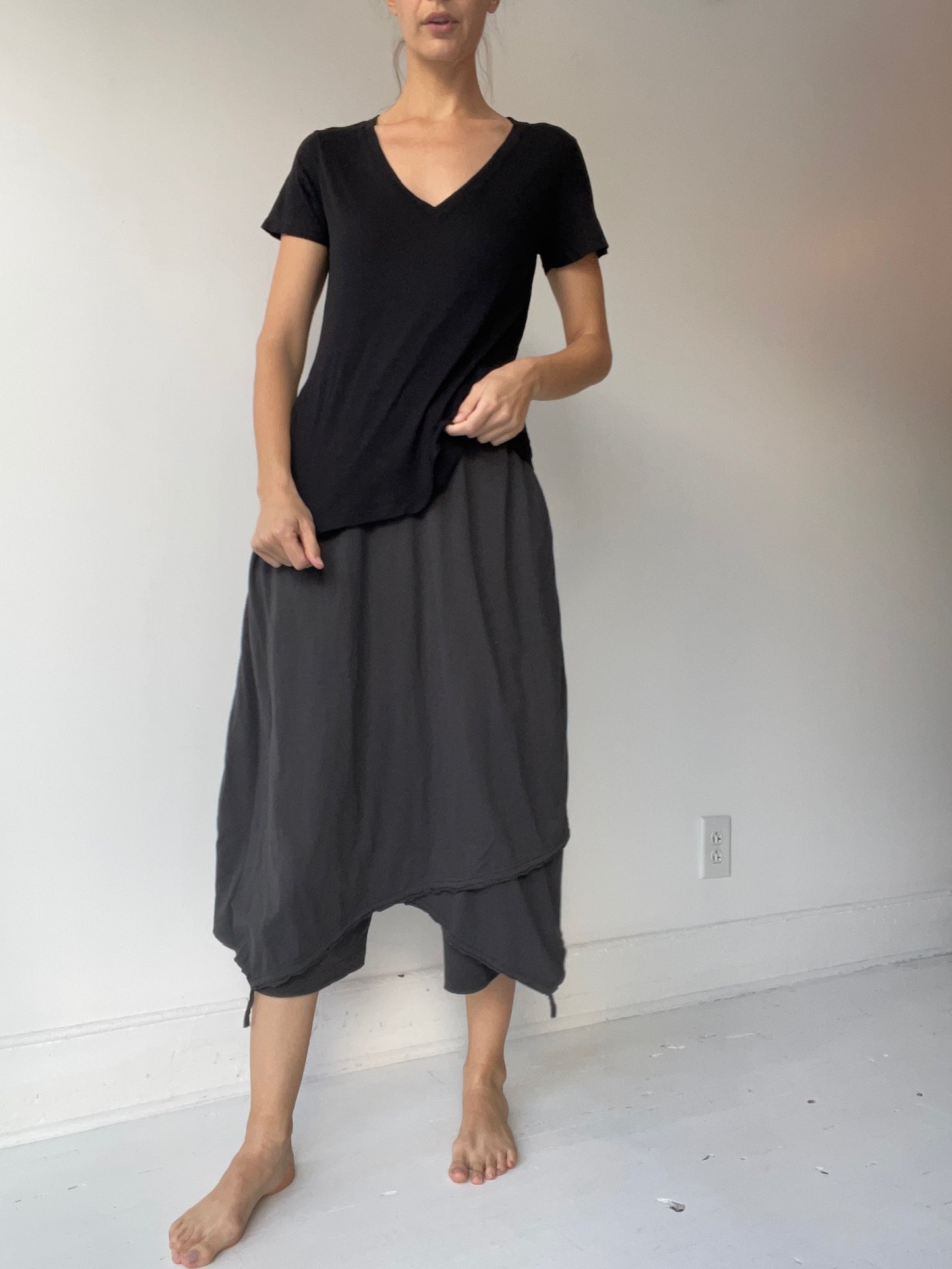 it is well black short sleeve v-neck tee