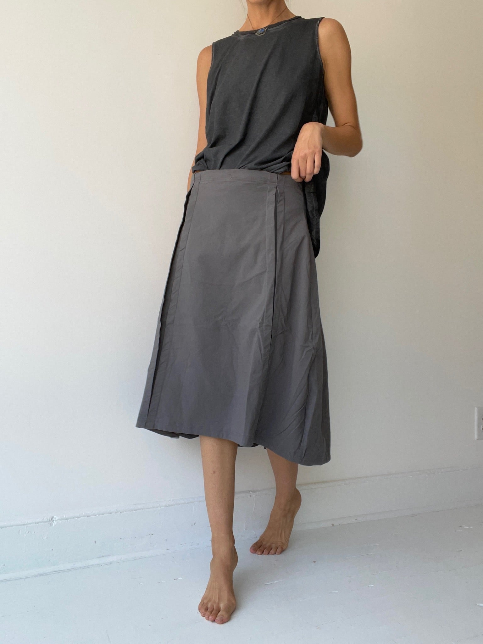 a rundholz black label back pleat skirt with 67% cotton/23% polyamide/10% elastane