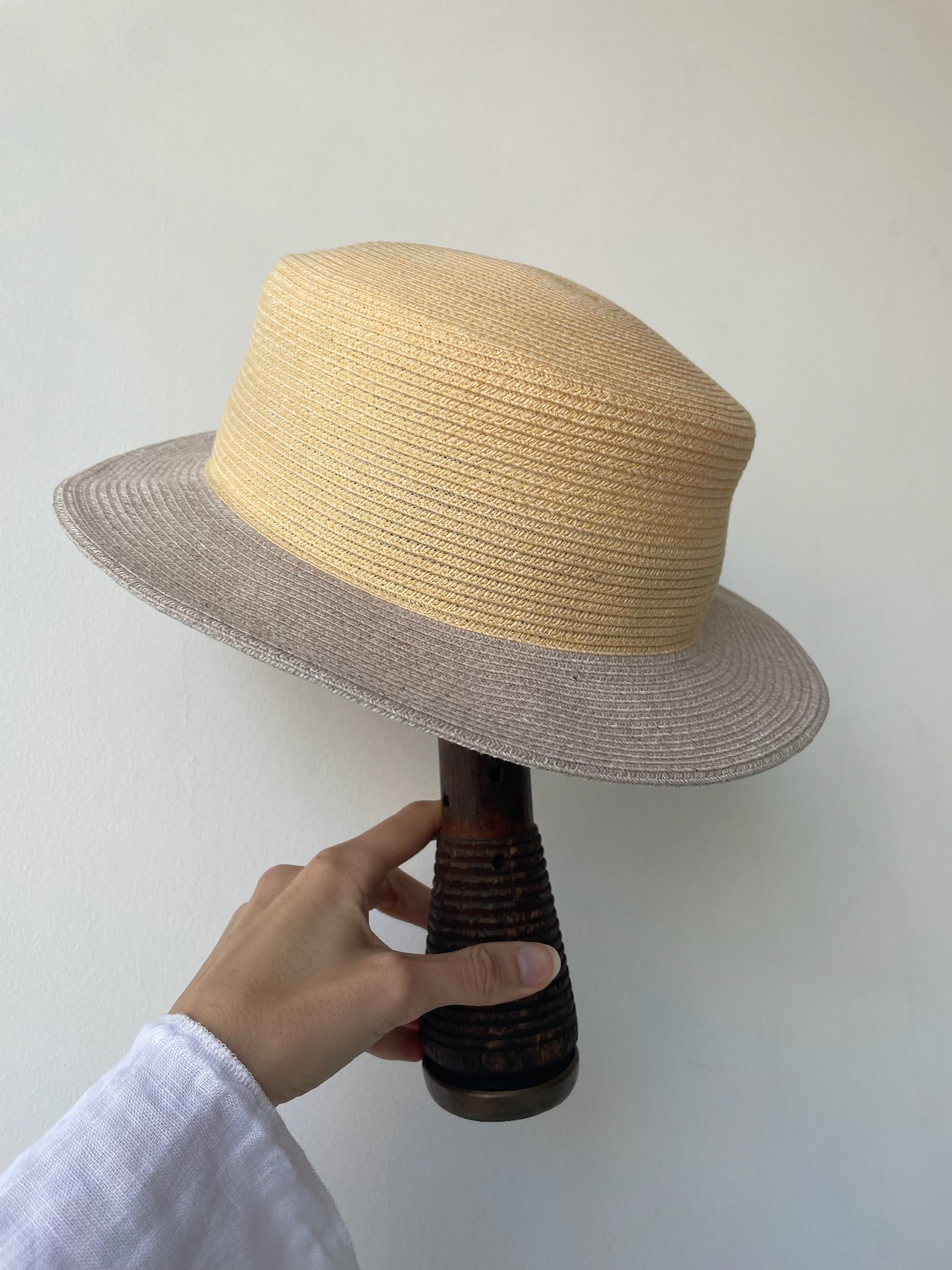 a chisaki plein hat with 45% linen/30% recycled polyester/25% polypropylene