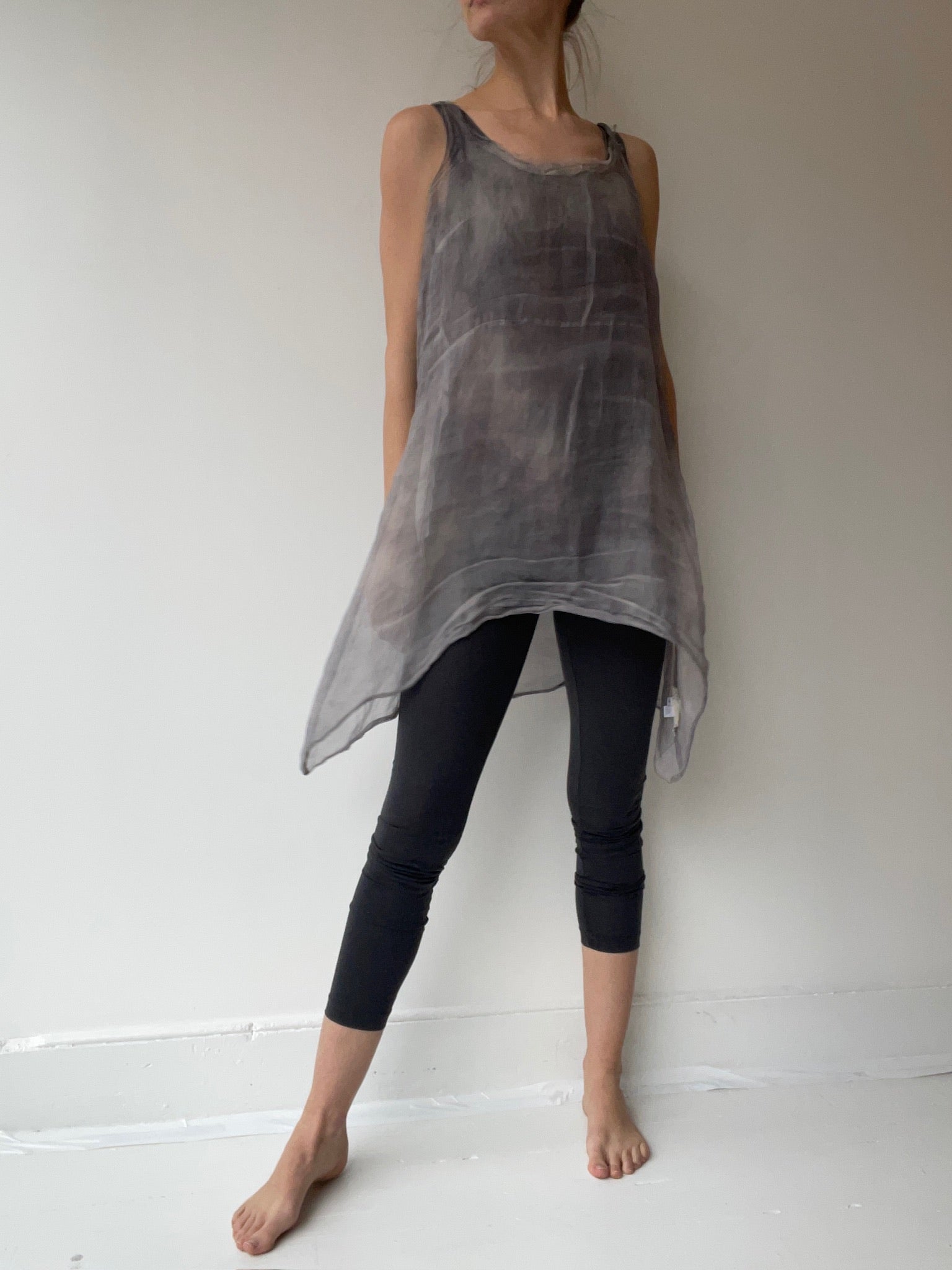 a preloved organza tunic by robin kaplan size 2 gray