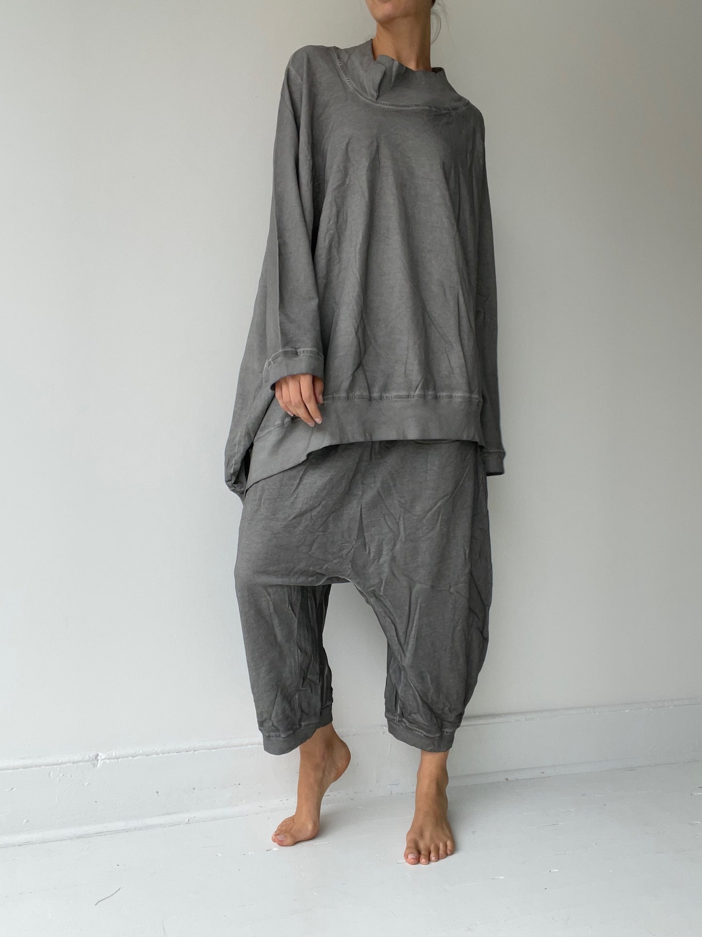 a rundholz dip long sweatshirt with 95% cotton/5% elastane