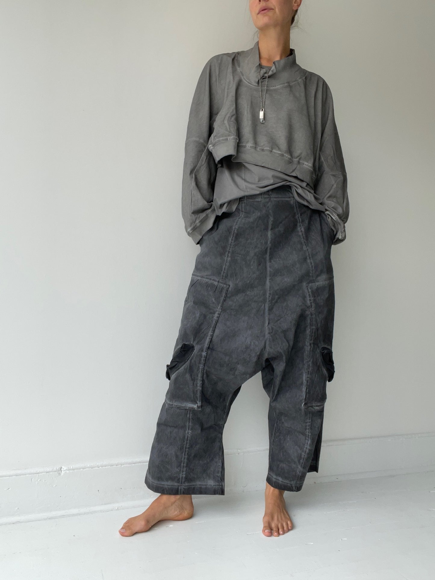 a rundholz dip cropped sweatshirt with 95% cotton/5% elastane