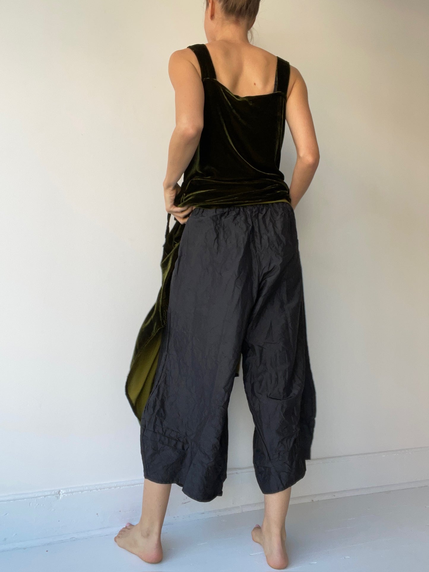 krista larson basic detail pants BLACK