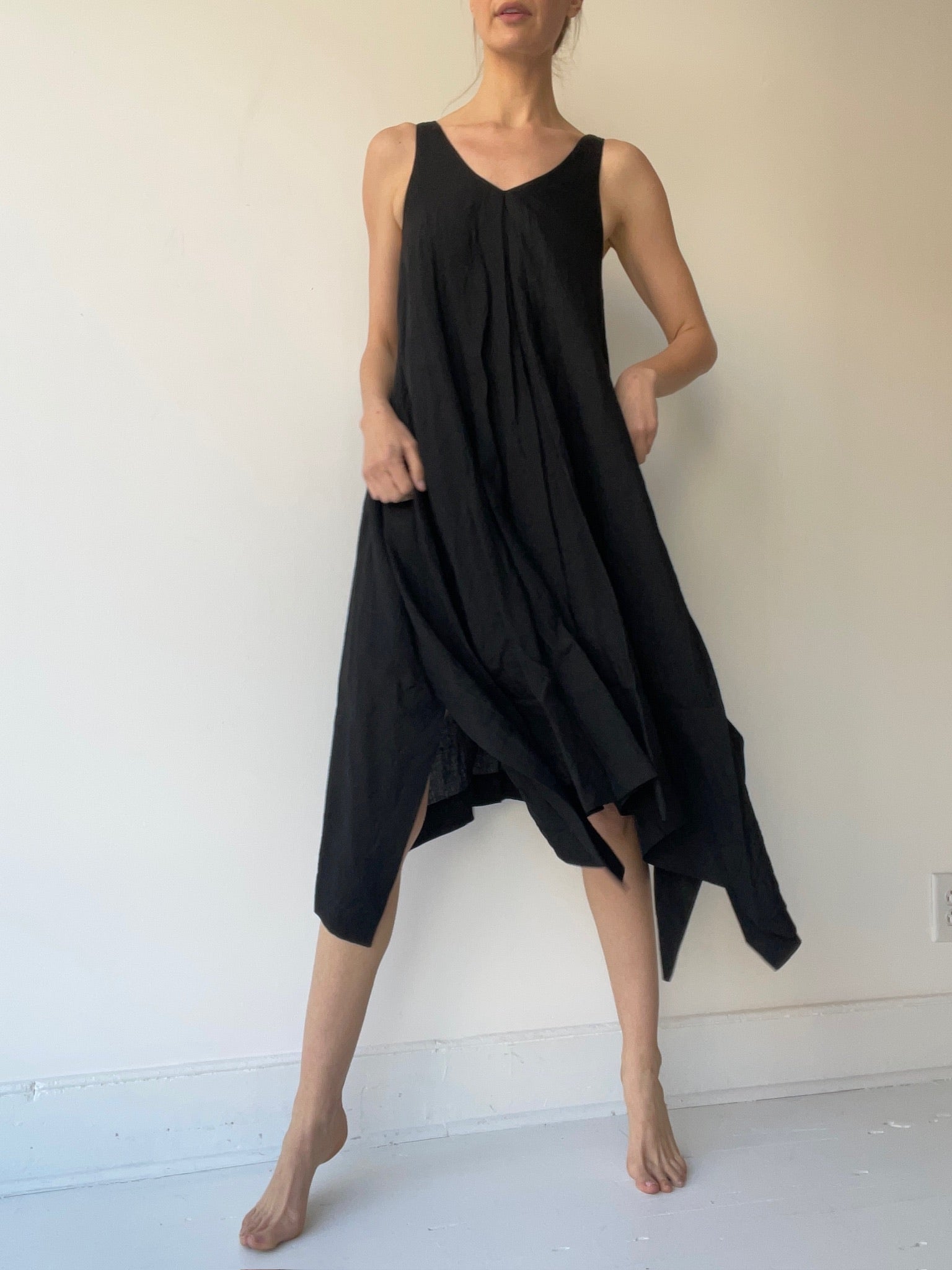 forme d’expression black short cloche dress