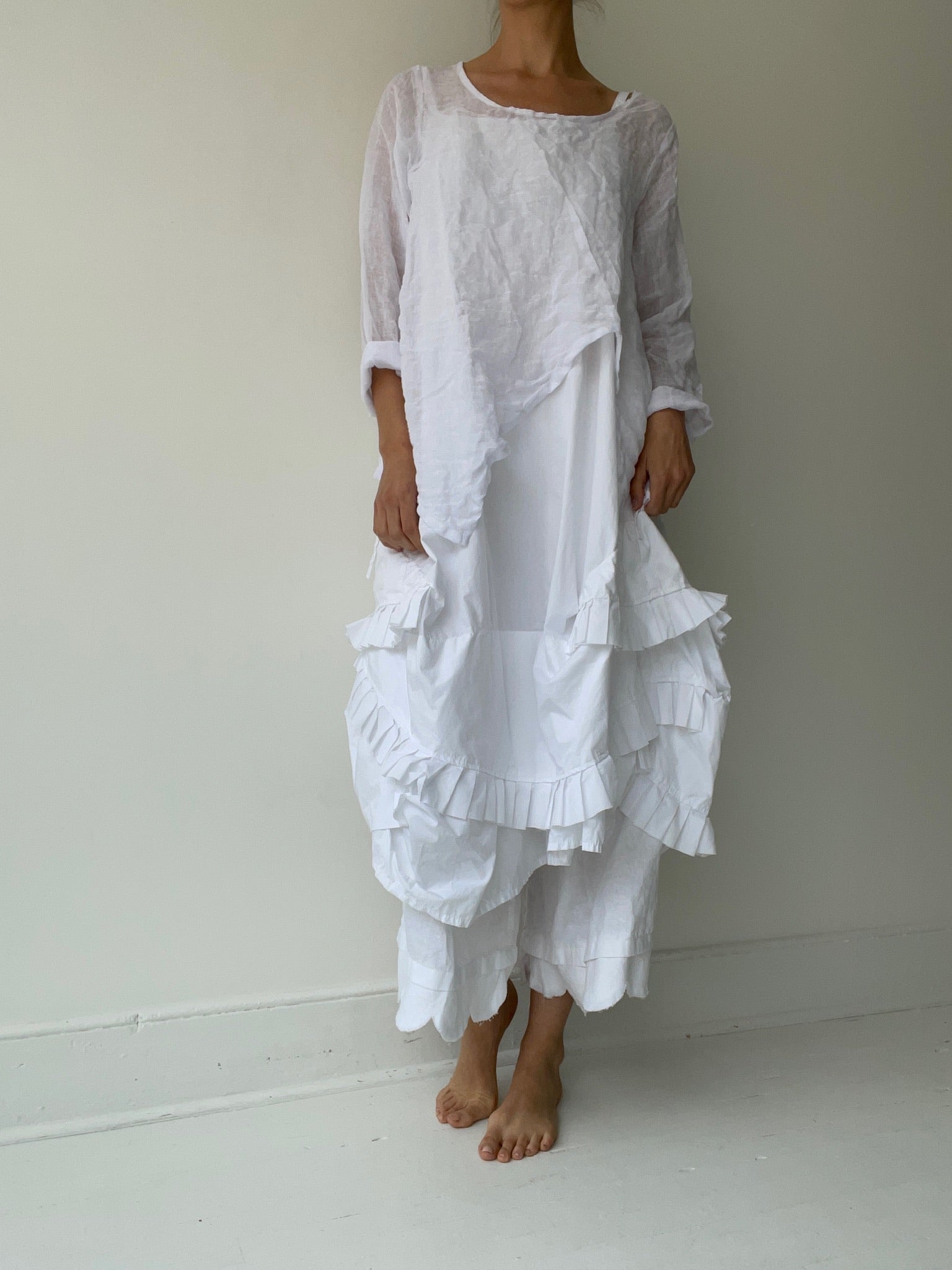 a krista larson cropped kite shirt with 100% linen gauze