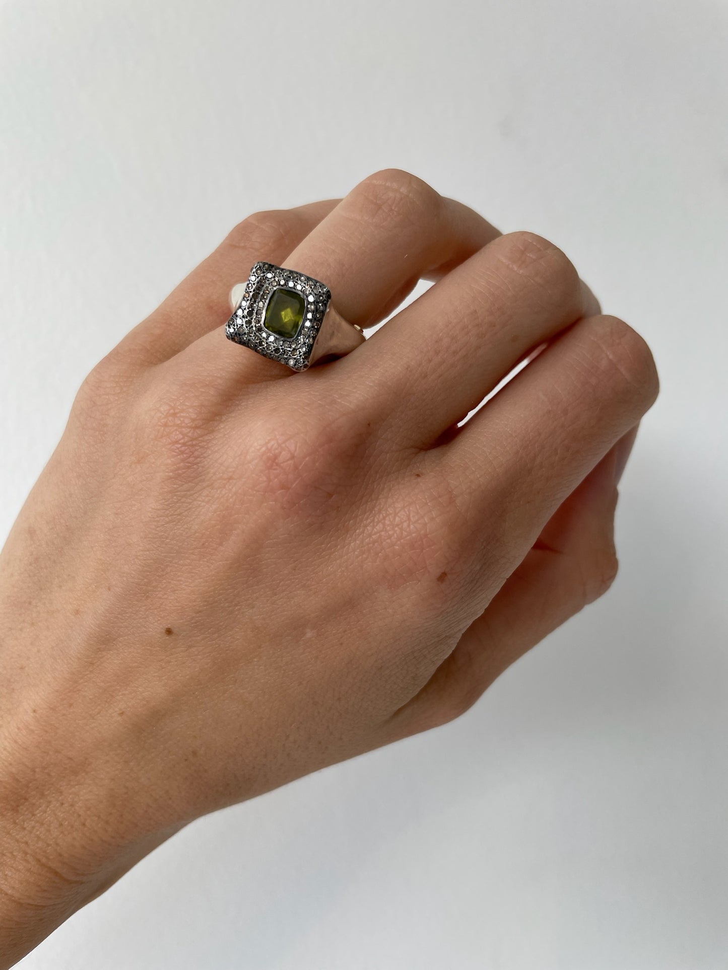 rosa maria leslie peridot ring