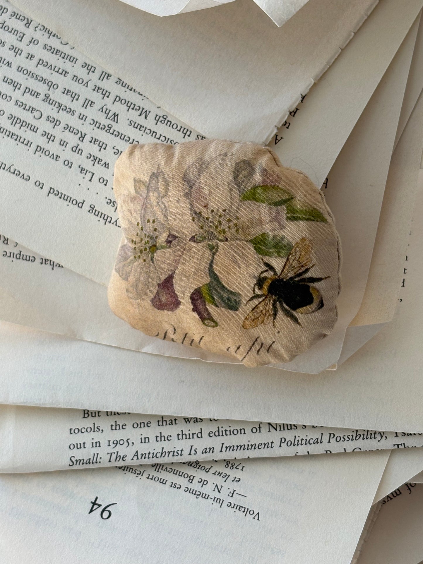 aleksandr manamïs 3D brooch