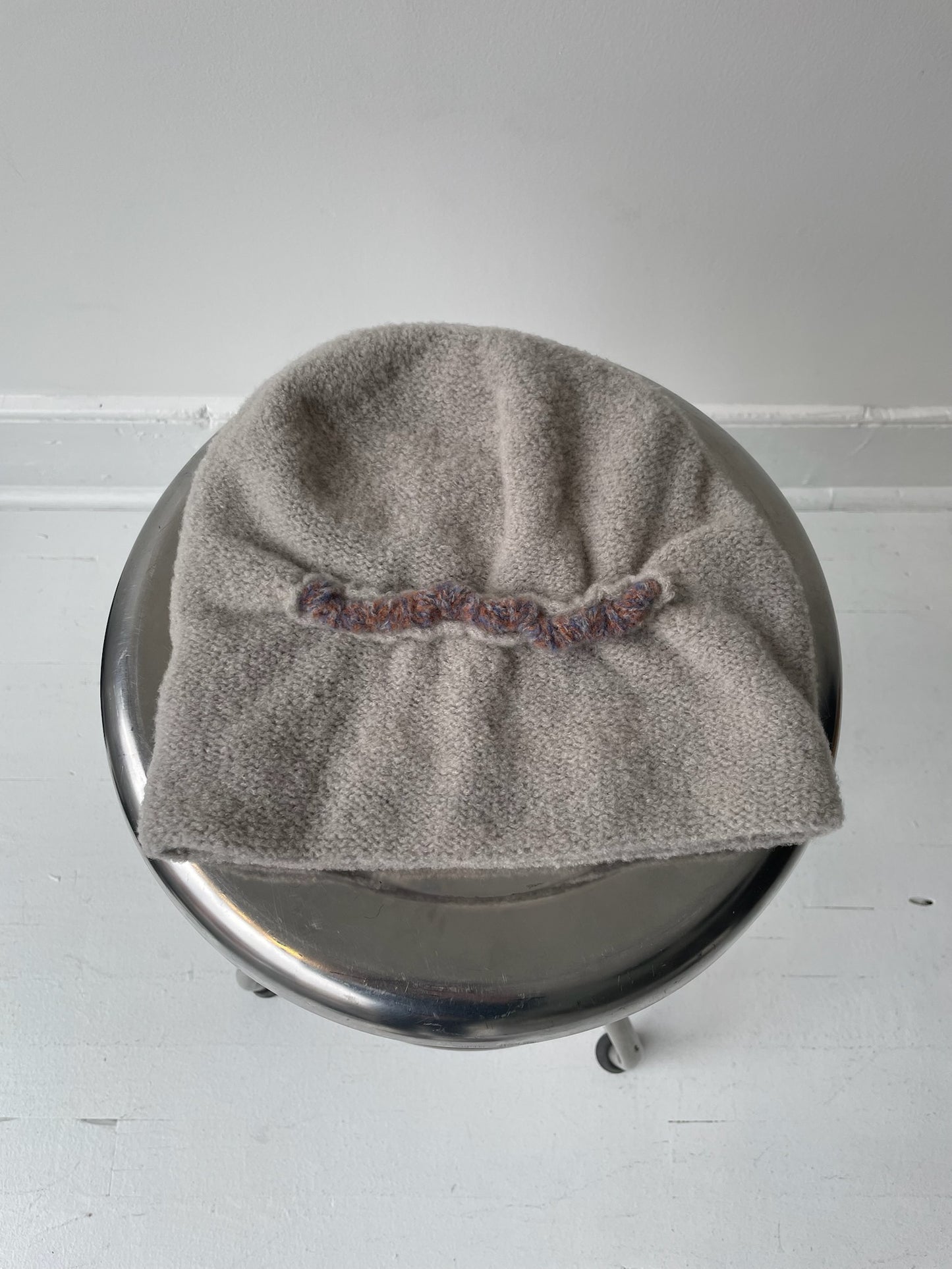 a chisaki shiika hat with 80% wool/20% nylon