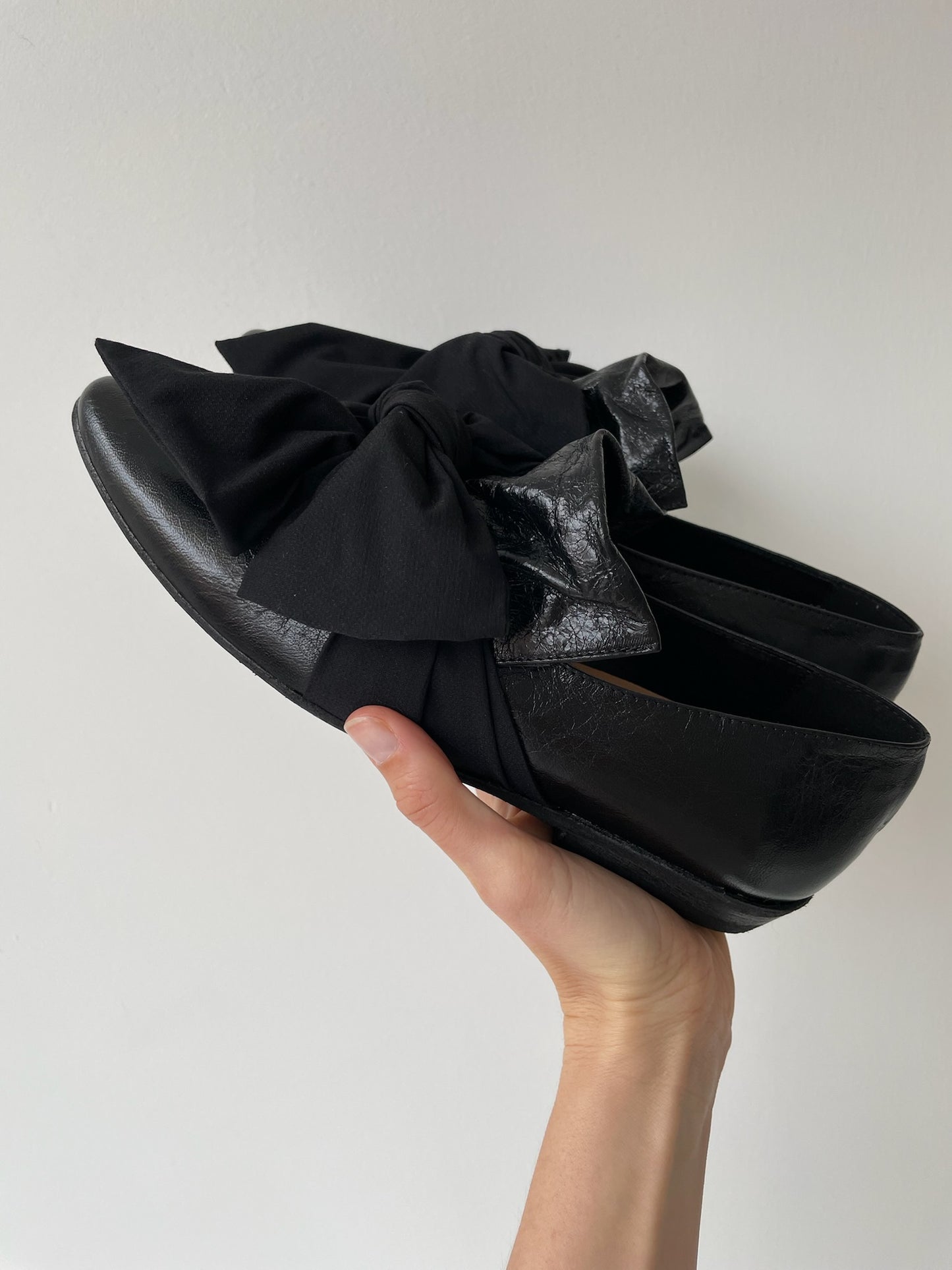 rundholz mainline black leather bow loafer