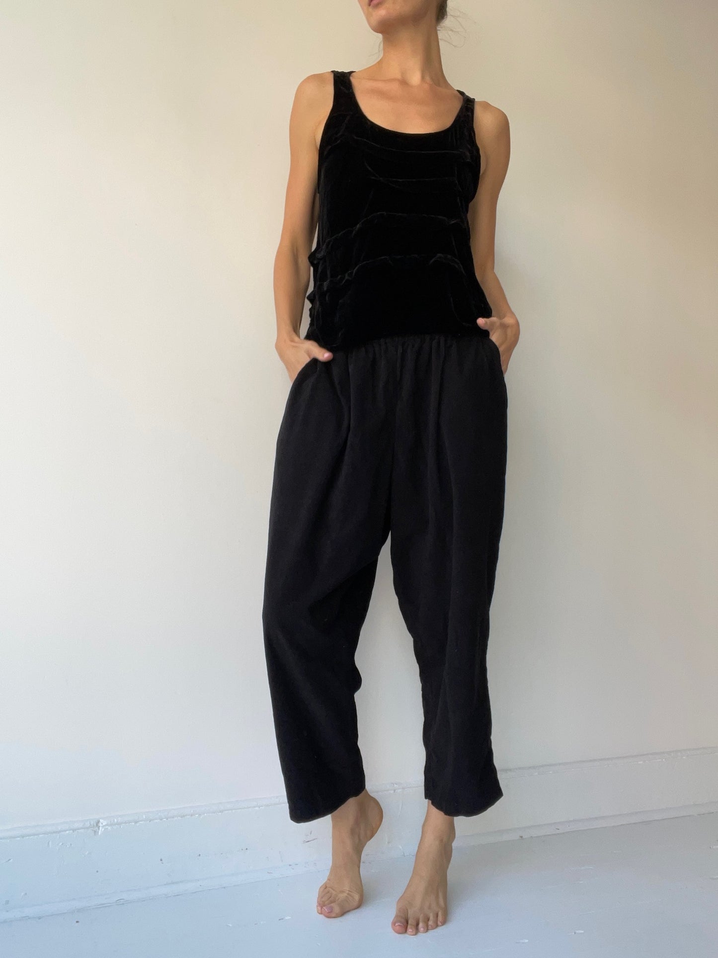 a krista larson black crop creased tank top with silk/rayon velvet
