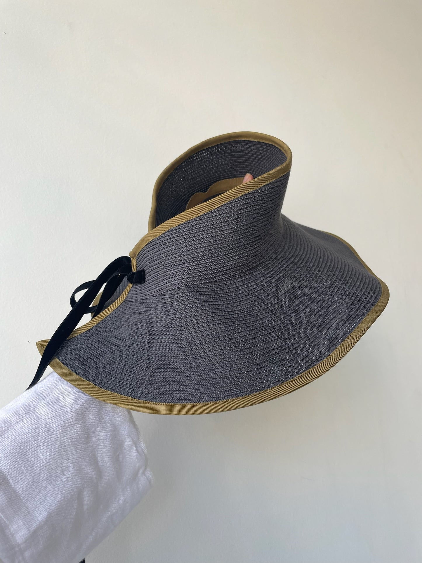 chisaki charcoal roman hat