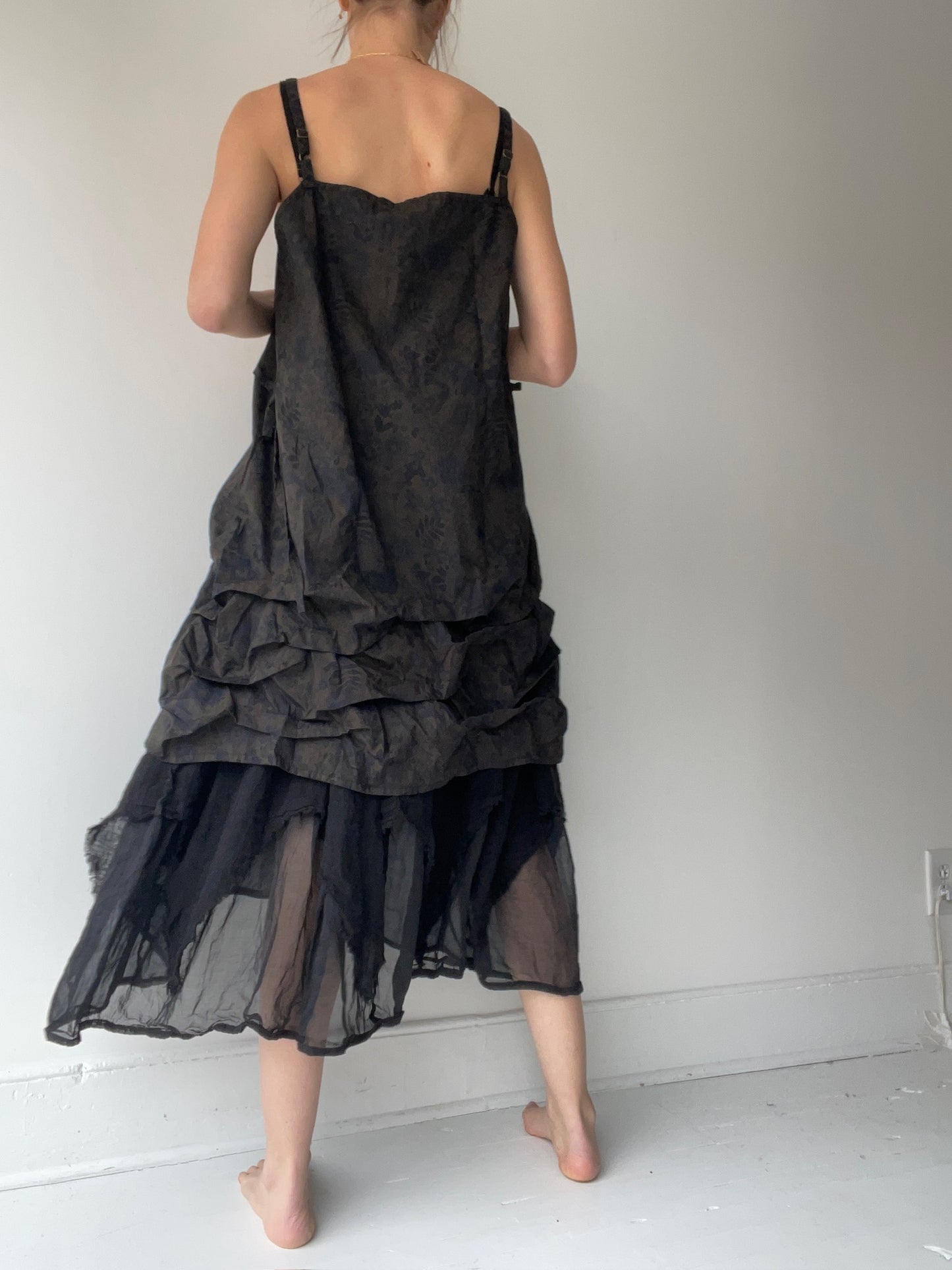 krista larson short wavey slip black floral