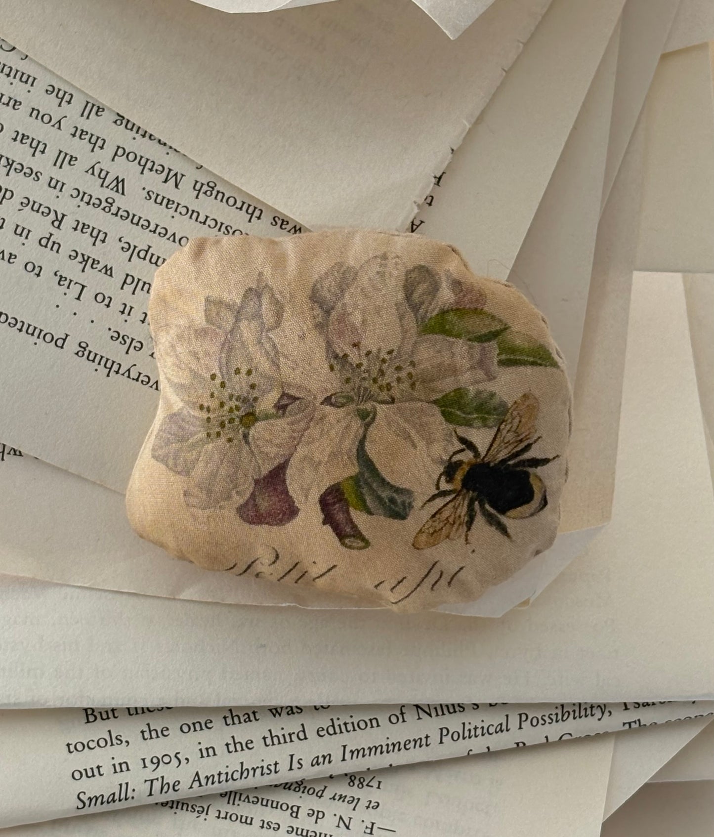 aleksandr manamïs 3D brooch