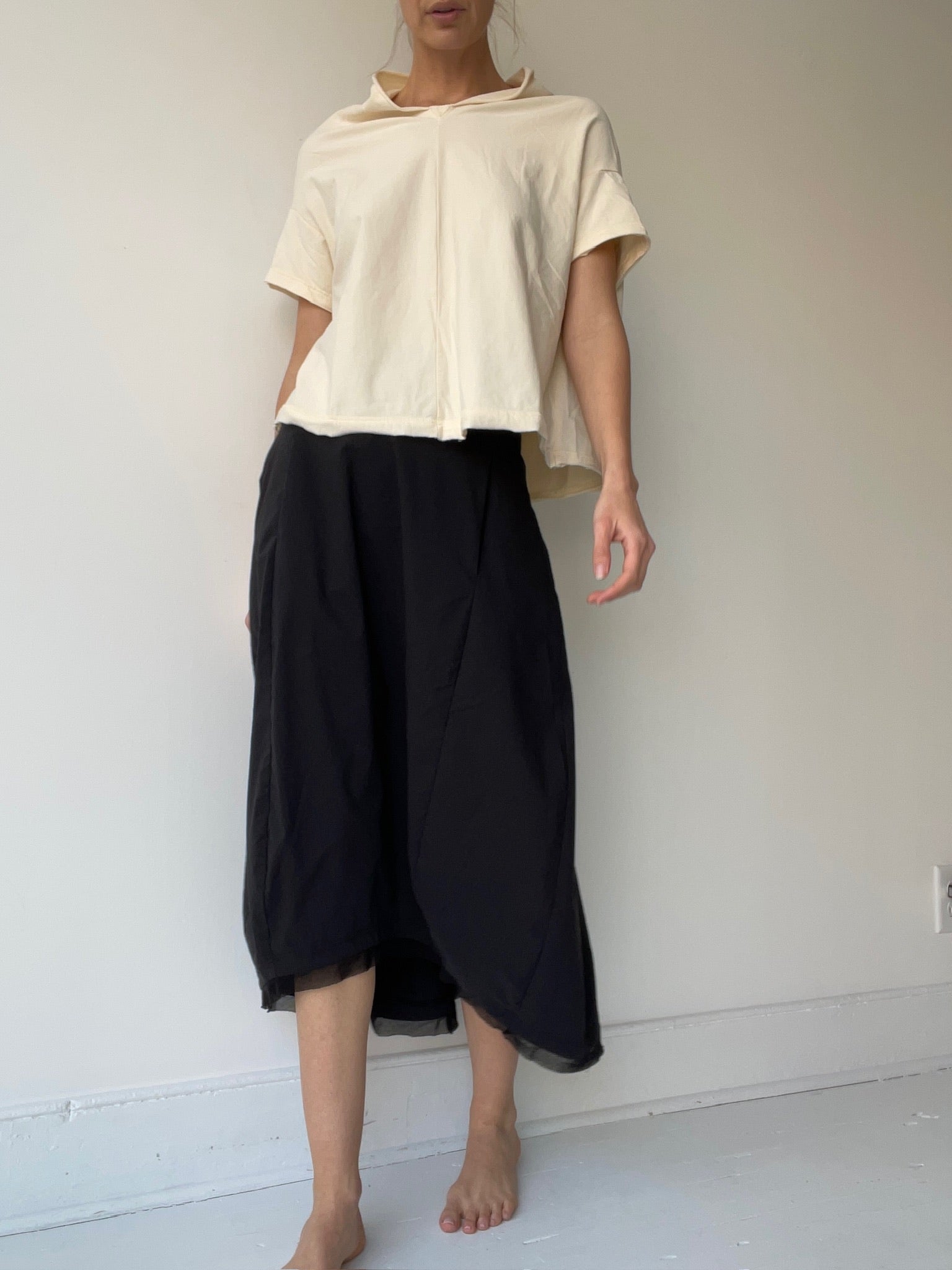 a rundholz dip box v top with 95% cotton/5% elastane