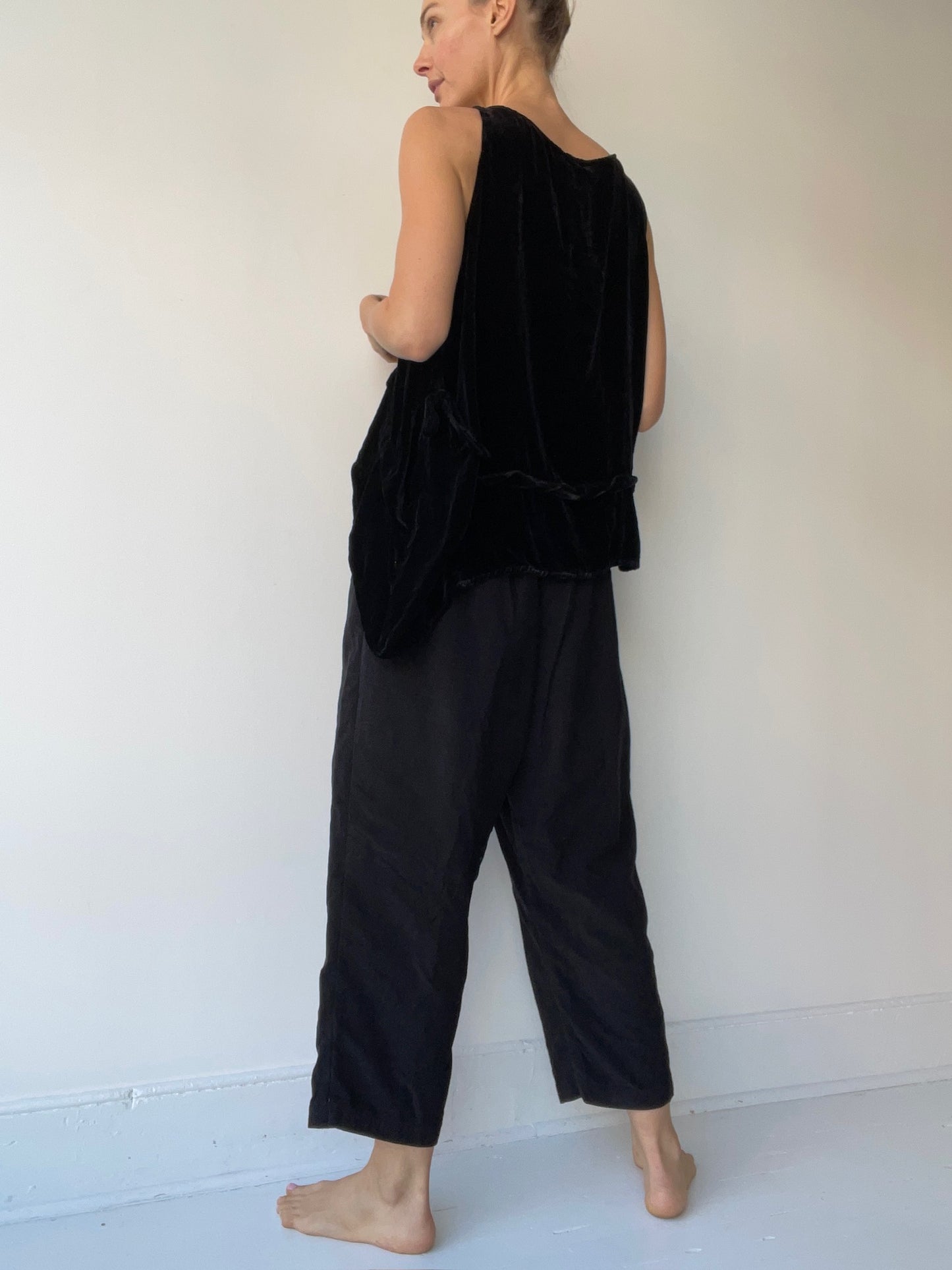 krista larson black crop creased tank