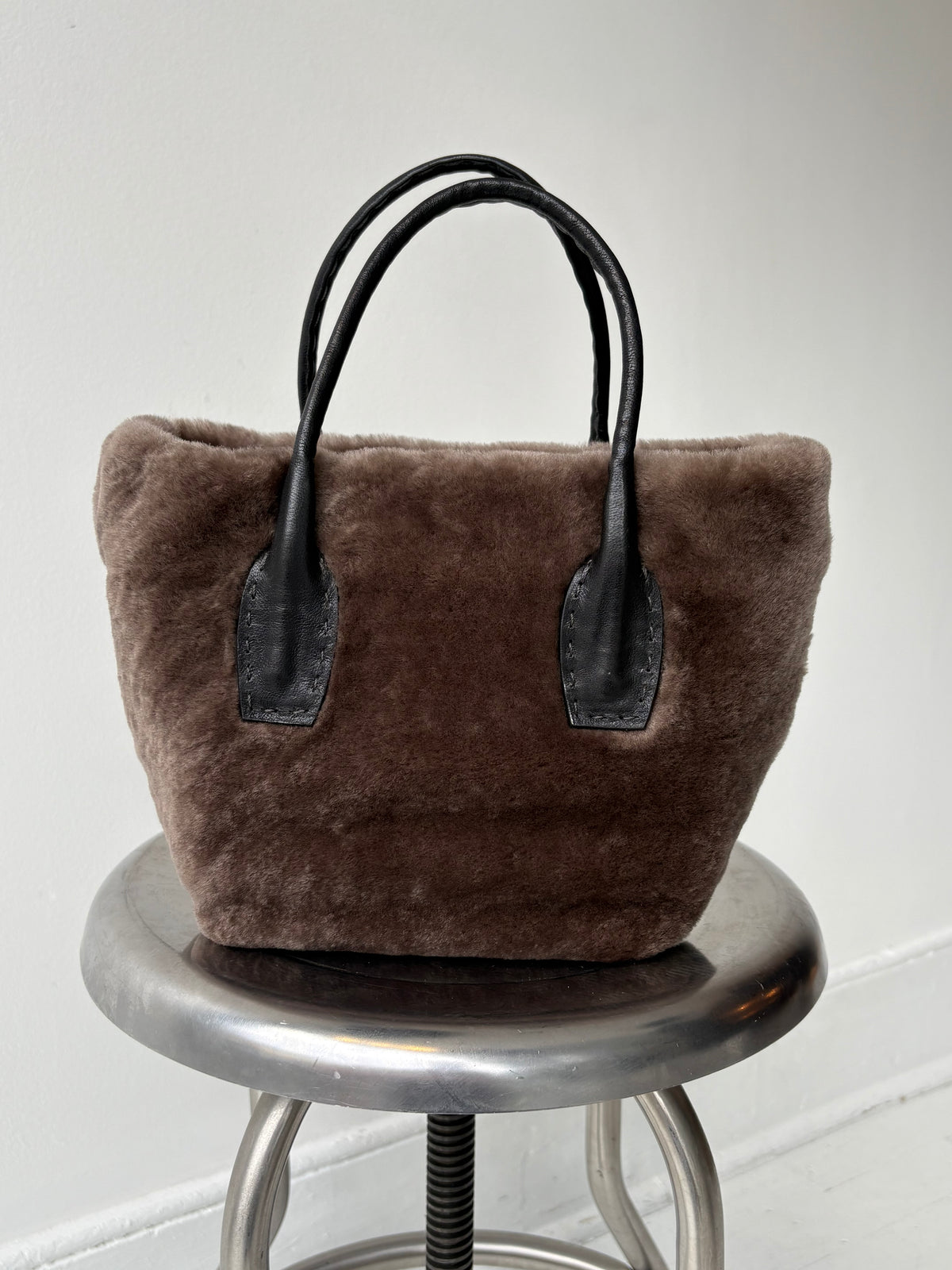 henry beguelin mini shopper-shearling bag