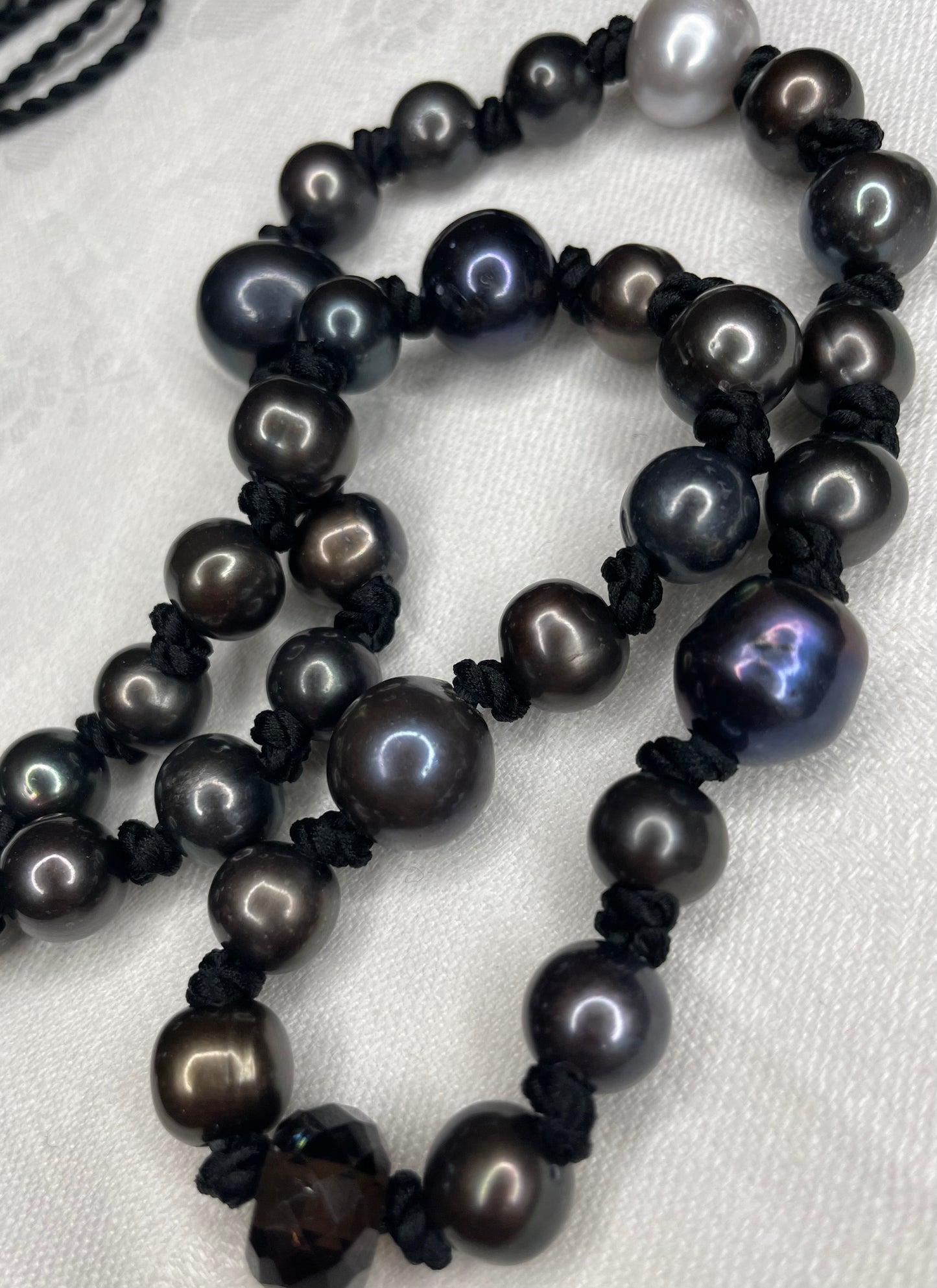 kundo black hoku necklace