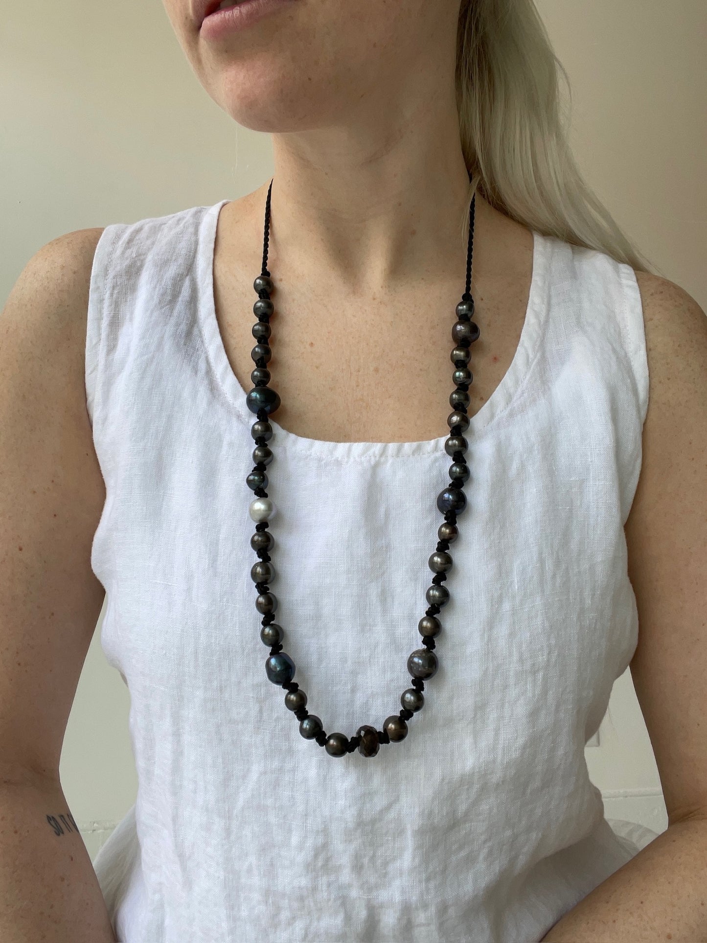 a kundo black hoku necklace by kundo paris freshwater pearls
