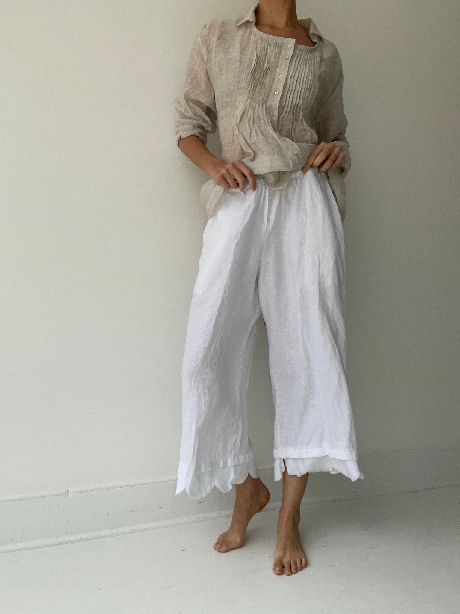 krista larson scalloped pants WHITE