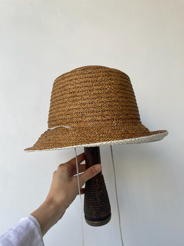 chisaki late hat