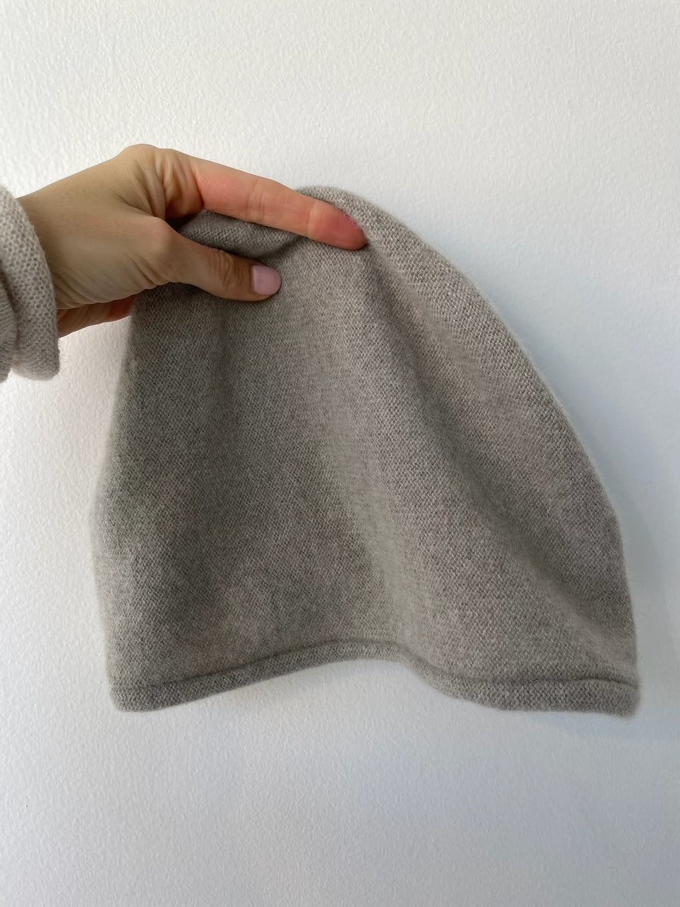 chisaki belly hat LIGHT GREY