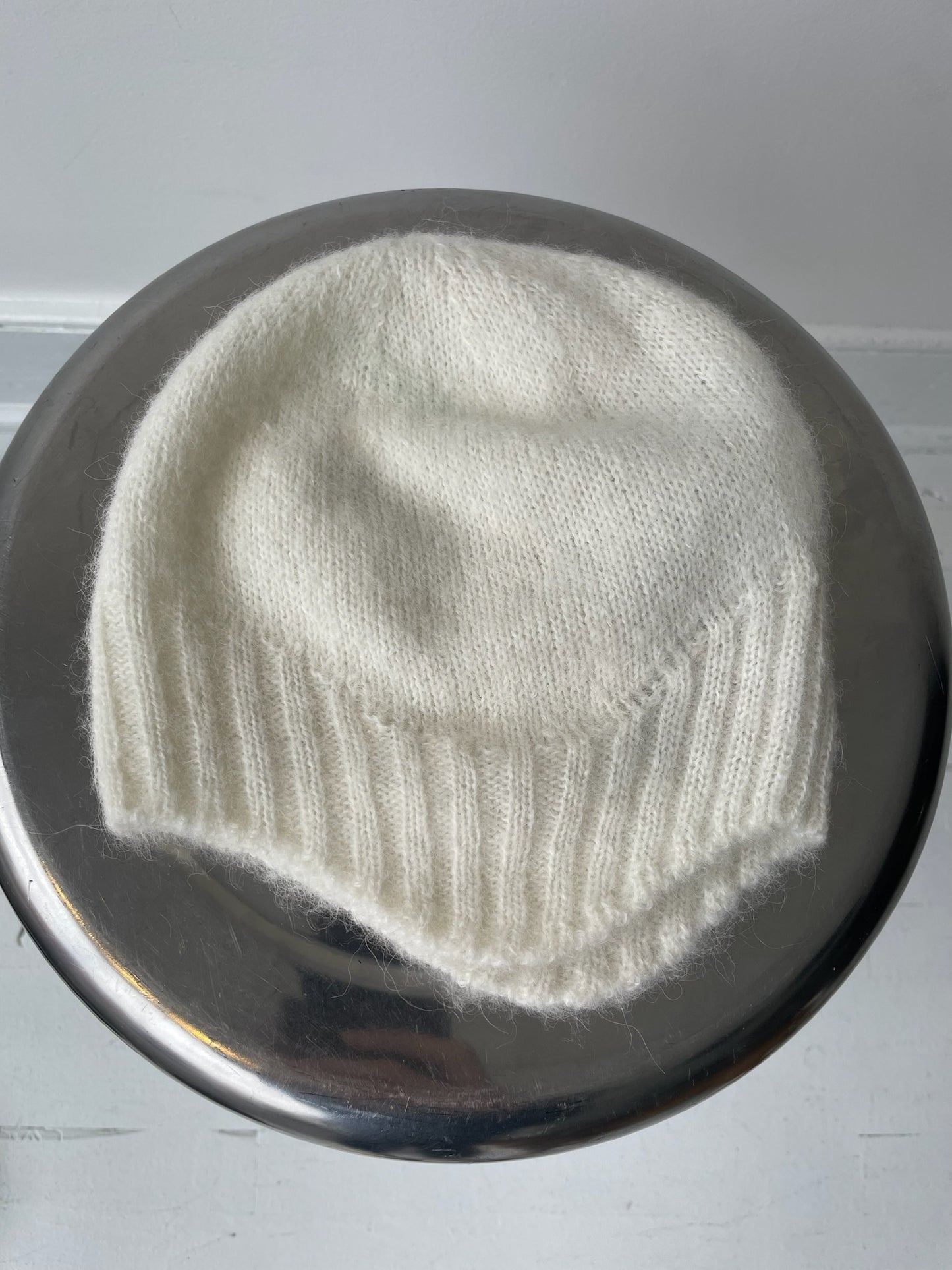 a chisaki yuna hat with 52% alpaca/36% nylon/12% wool