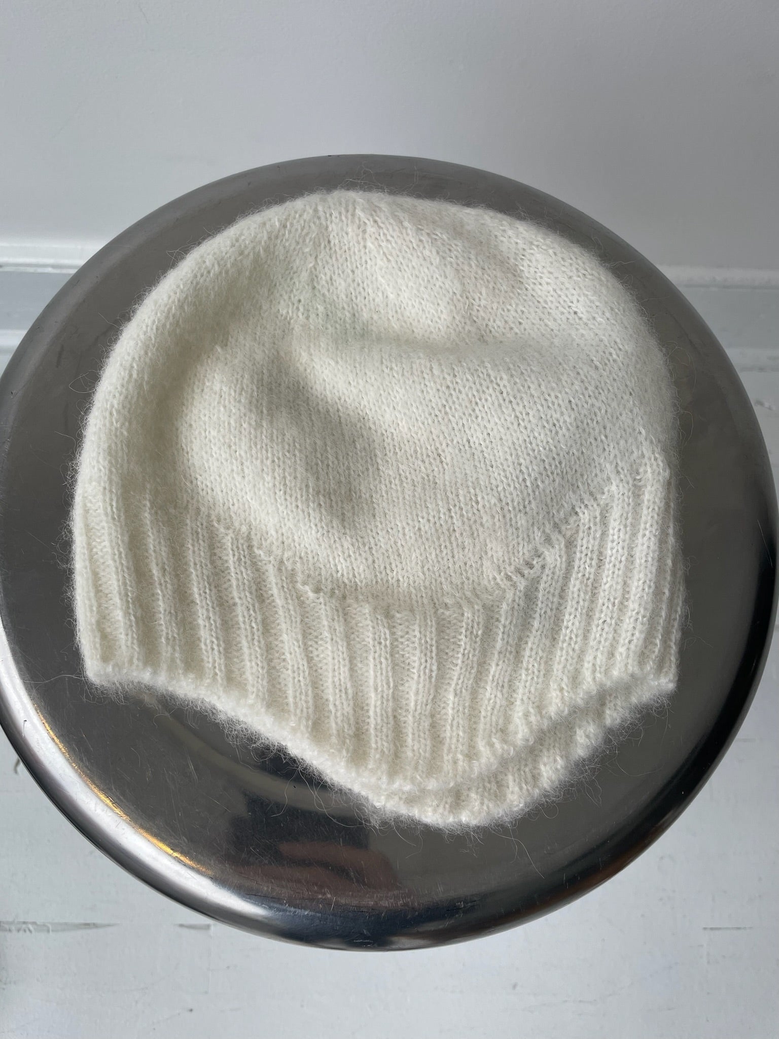 a chisaki yuna hat with 52% alpaca/36% nylon/12% wool