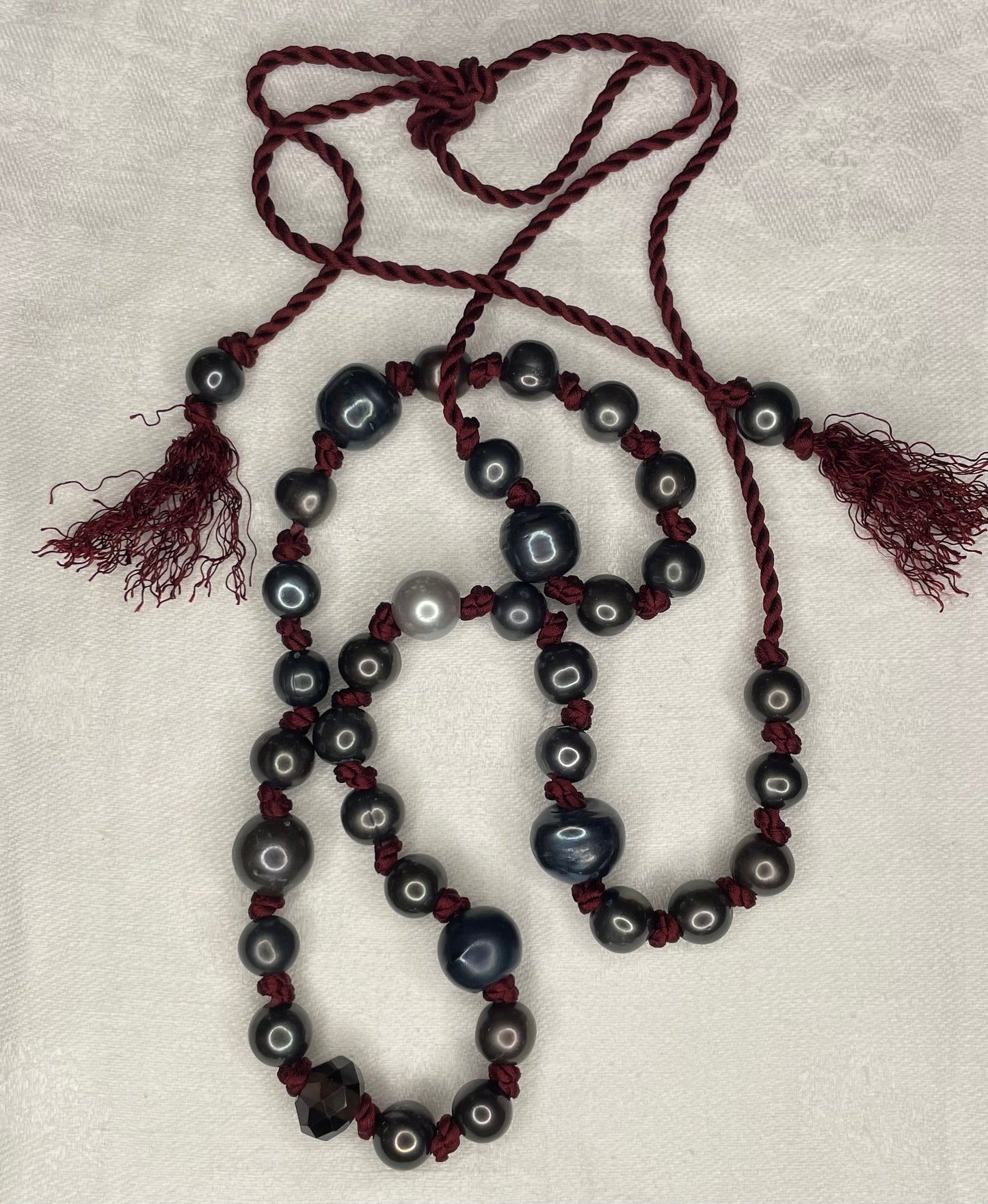 a hoku necklace RED by kundo paris freshwater pearls
