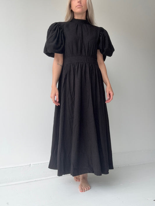 aleksandr manamïs black dress