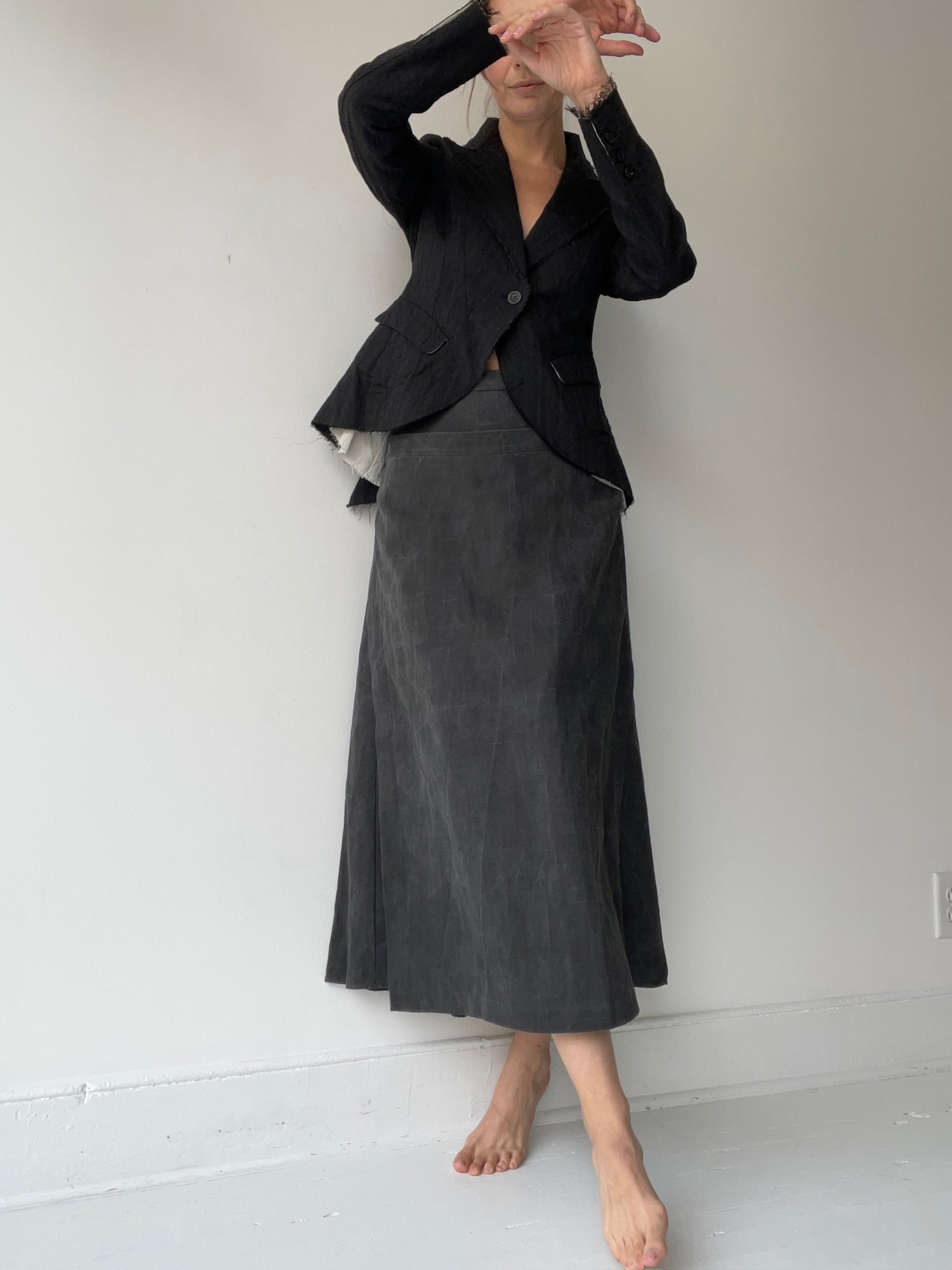 a forme d’expression long apron skirt with 98% cotton/2% elastane