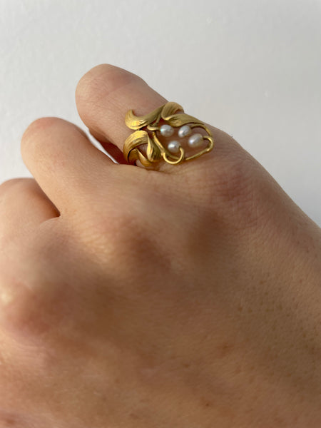 gold pearl ring