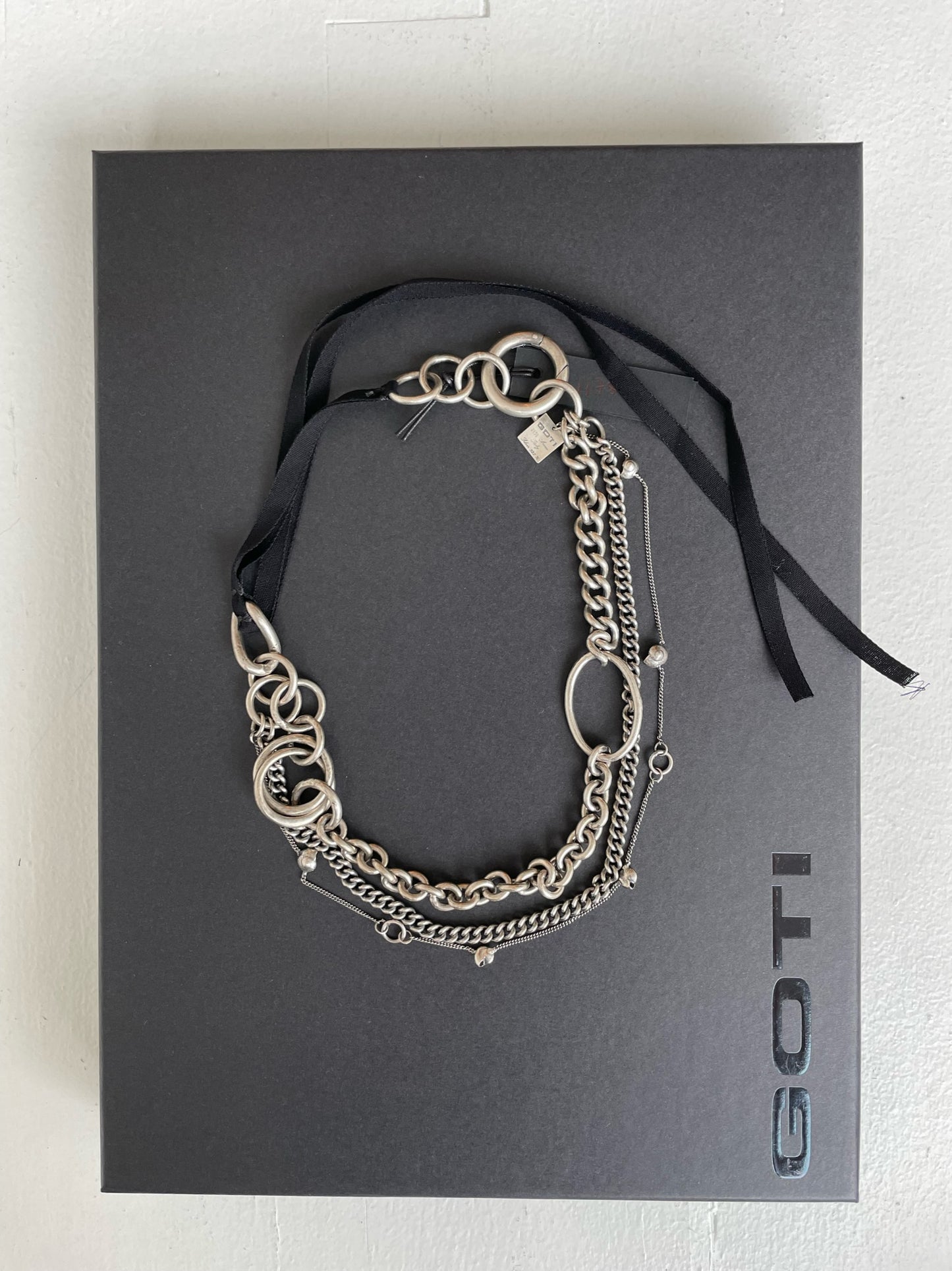 a goti ribbon chain necklace