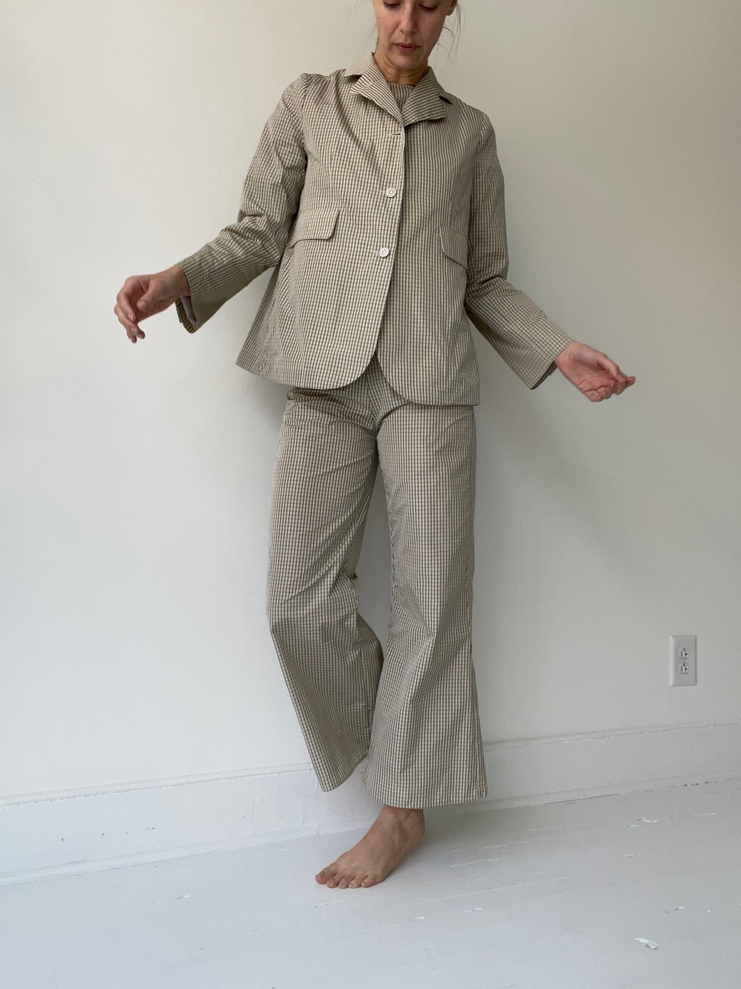 a shosh painters jacket with 100% polyester (poly taffeta)