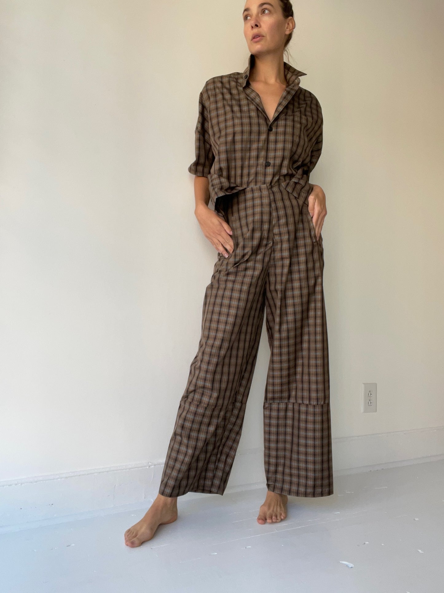 a shosh hi waisted trouser pants in brown plaid