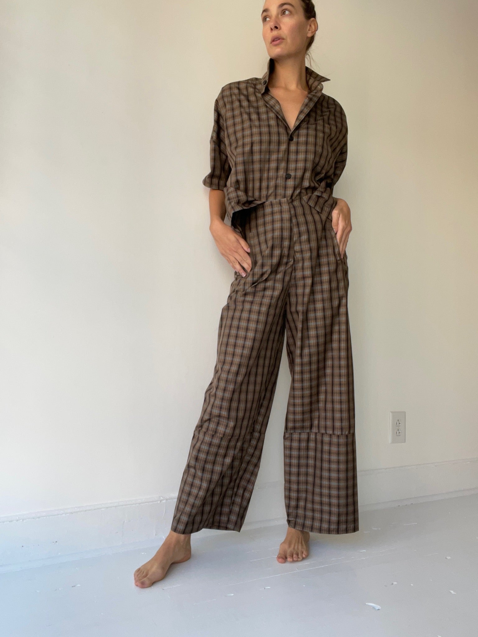 a shosh hi waisted trouser pants in brown plaid